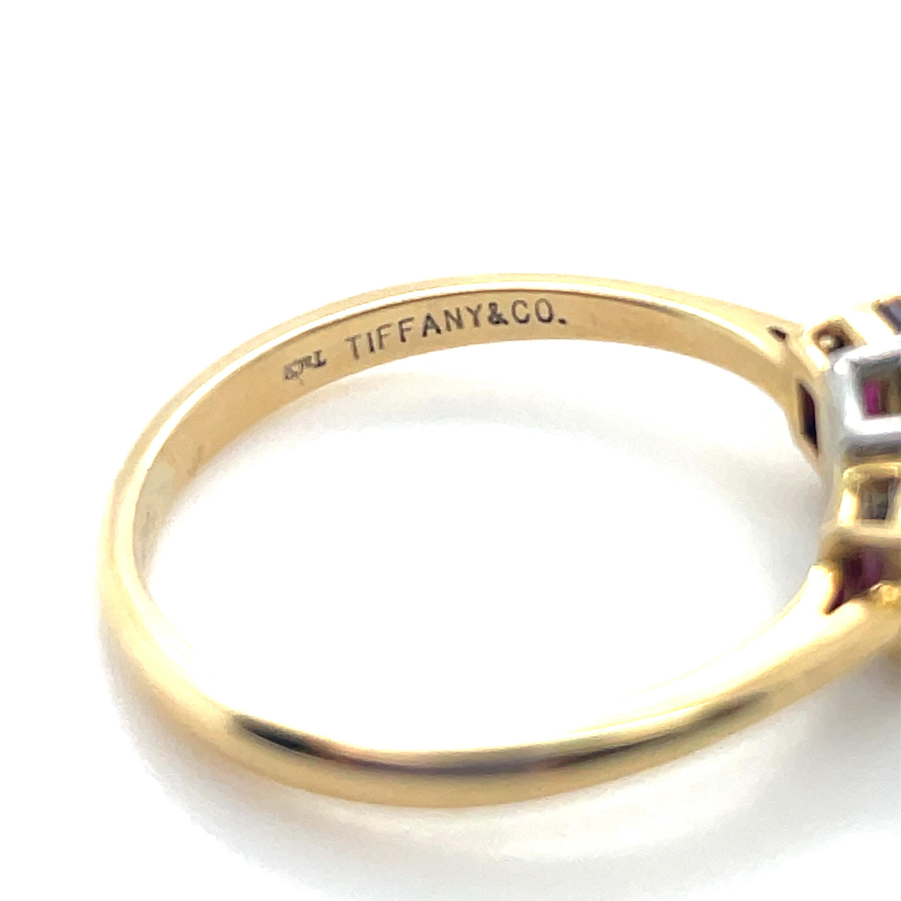 De las mujeres Tiffany & Co., Anillo de diamantes y rubíes