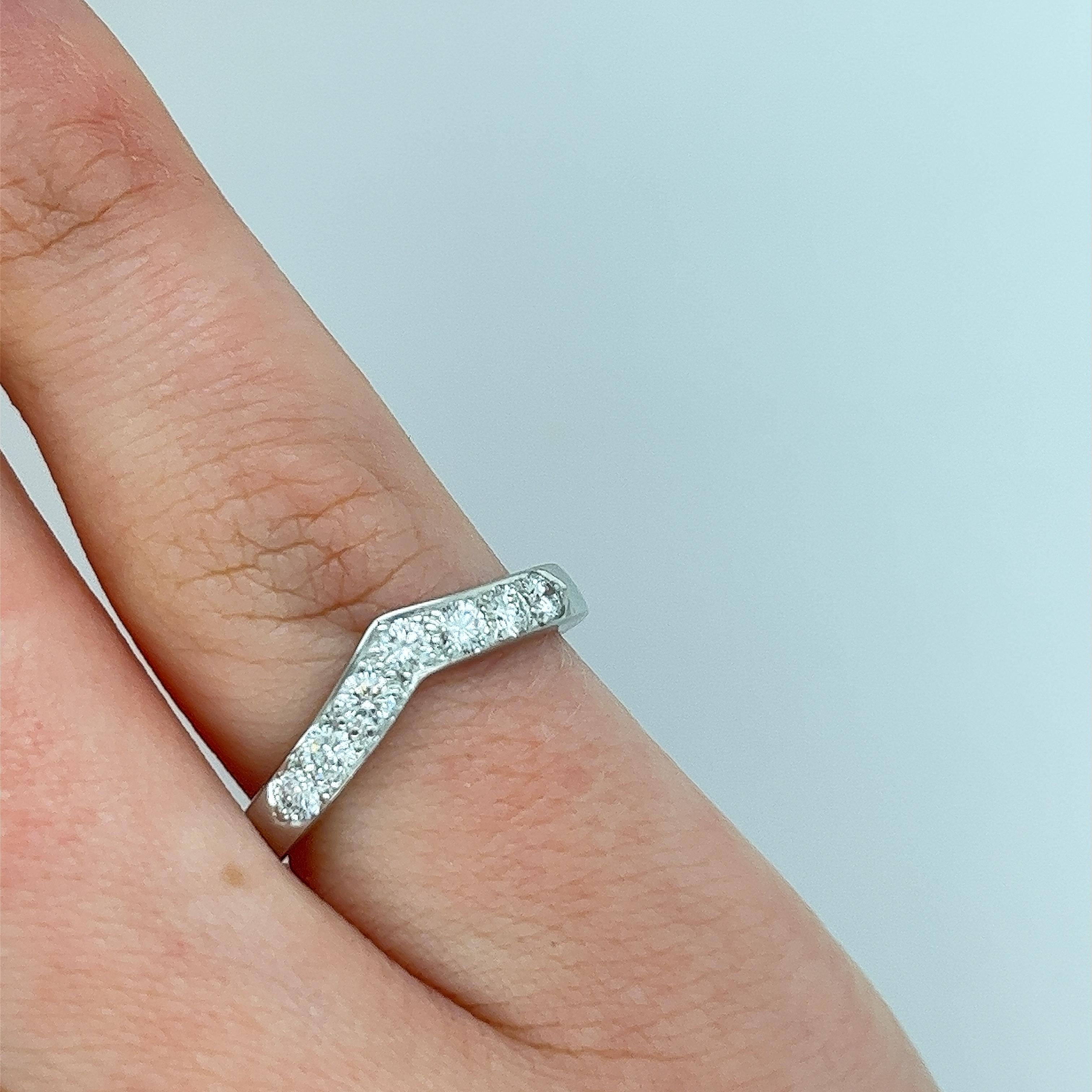 Tiffany & Co. Bague d'anniversaire en platine avec 7 diamants, 0,35 carat en vente 2