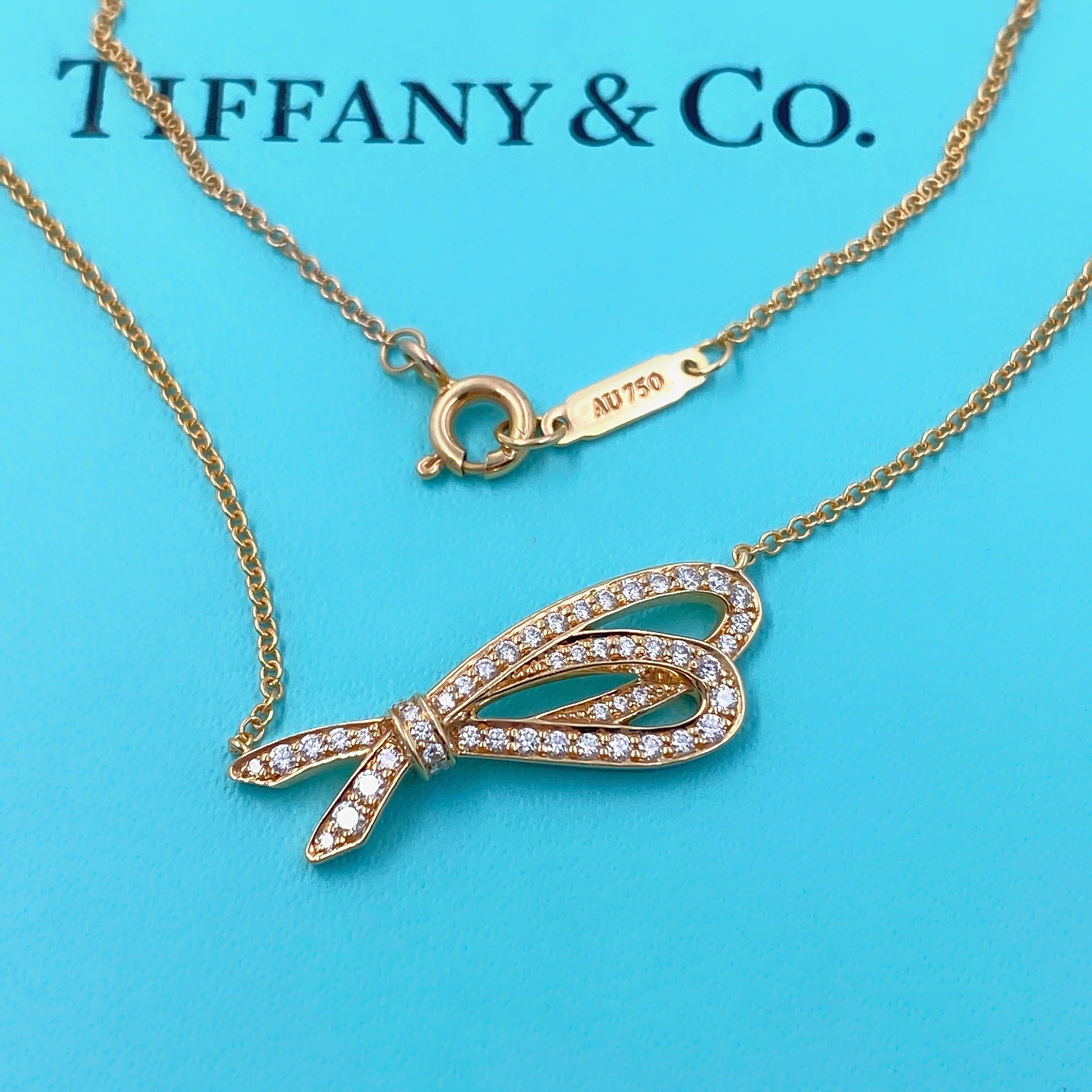 Tiffany & Co. Collier pendentif en or rose 18 carats avec nœud en diamants Unisexe en vente
