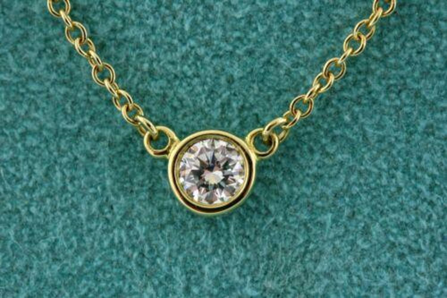 Taille ronde Tiffany & Co. Pendentif simple Diamond by Yard .14ct Bezel Or jaune 18k 1325 en vente