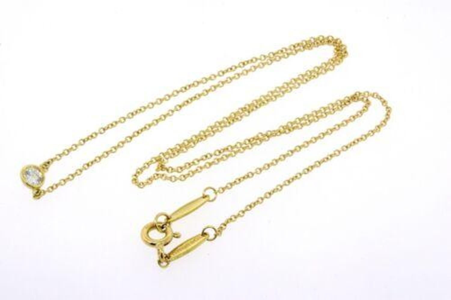 Tiffany & Co. Pendentif simple Diamond by Yard .14ct Bezel Or jaune 18k 1325 Excellent état - En vente à Northbrook, IL