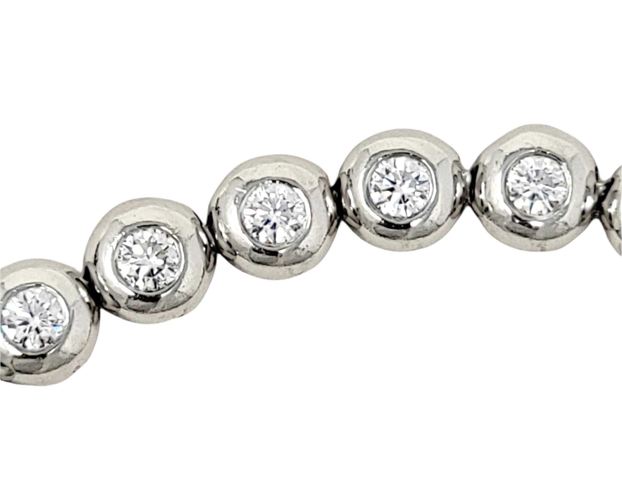 Taille ronde Tiffany & Co. Bracelet en ligne serti d'un bezel Diamond Doughnut 3.00 Carats en platine en vente