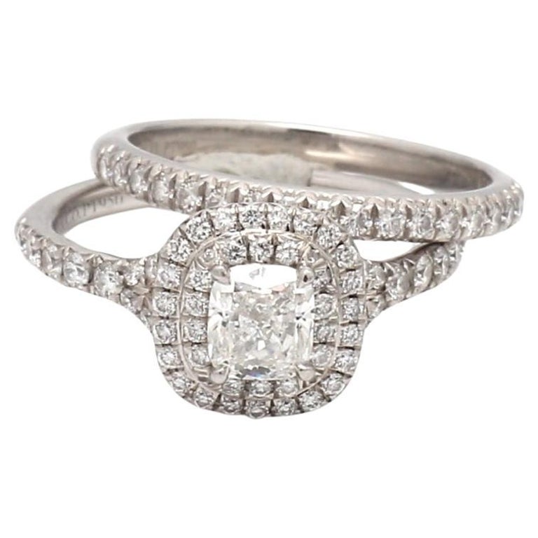 Tiffany and Co., bague de fiançailles en diamant et alliance assortie En  vente sur 1stDibs