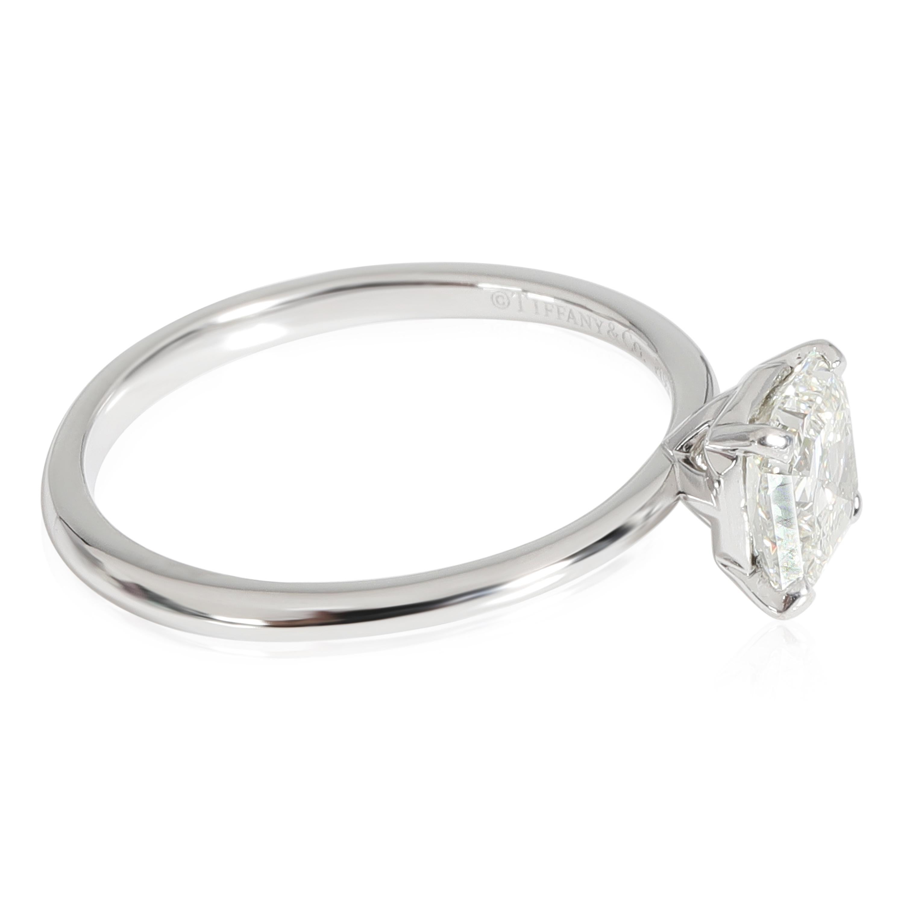 Tiffany & Co. Bague de fiançailles en platine avec diamant G-H VS1 1,01 carat poids total Excellent état - En vente à New York, NY