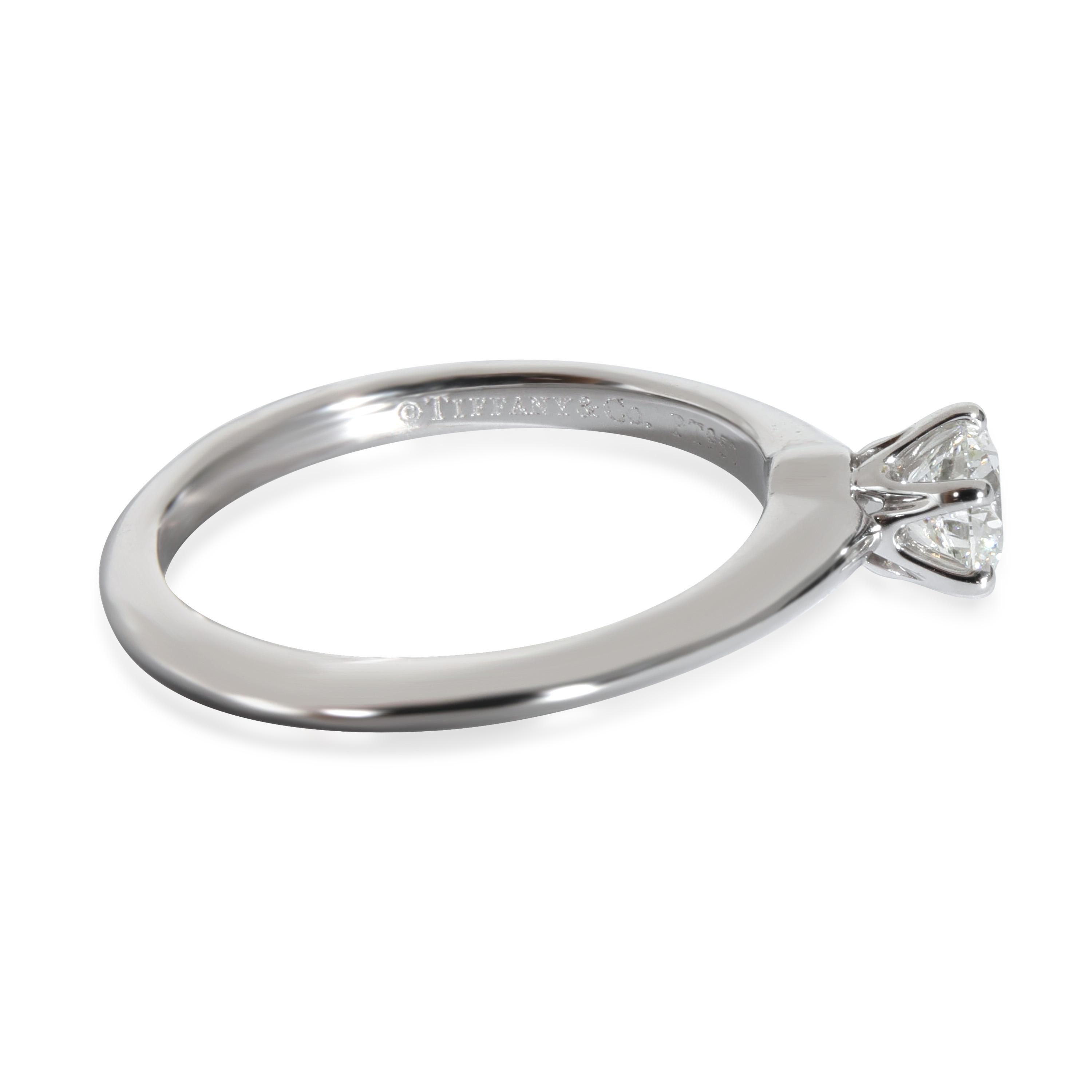 Tiffany & Co. Diamond Engagement Ring in  Platinum H VS2 0.40 CTW

PRIMARY DETAILS
SKU: 131921
Listing Title: Tiffany & Co. Diamond Engagement Ring in  Platinum H VS2 0.40 CTW
Condition Description: Tiffany reinvents a classic with the Return To