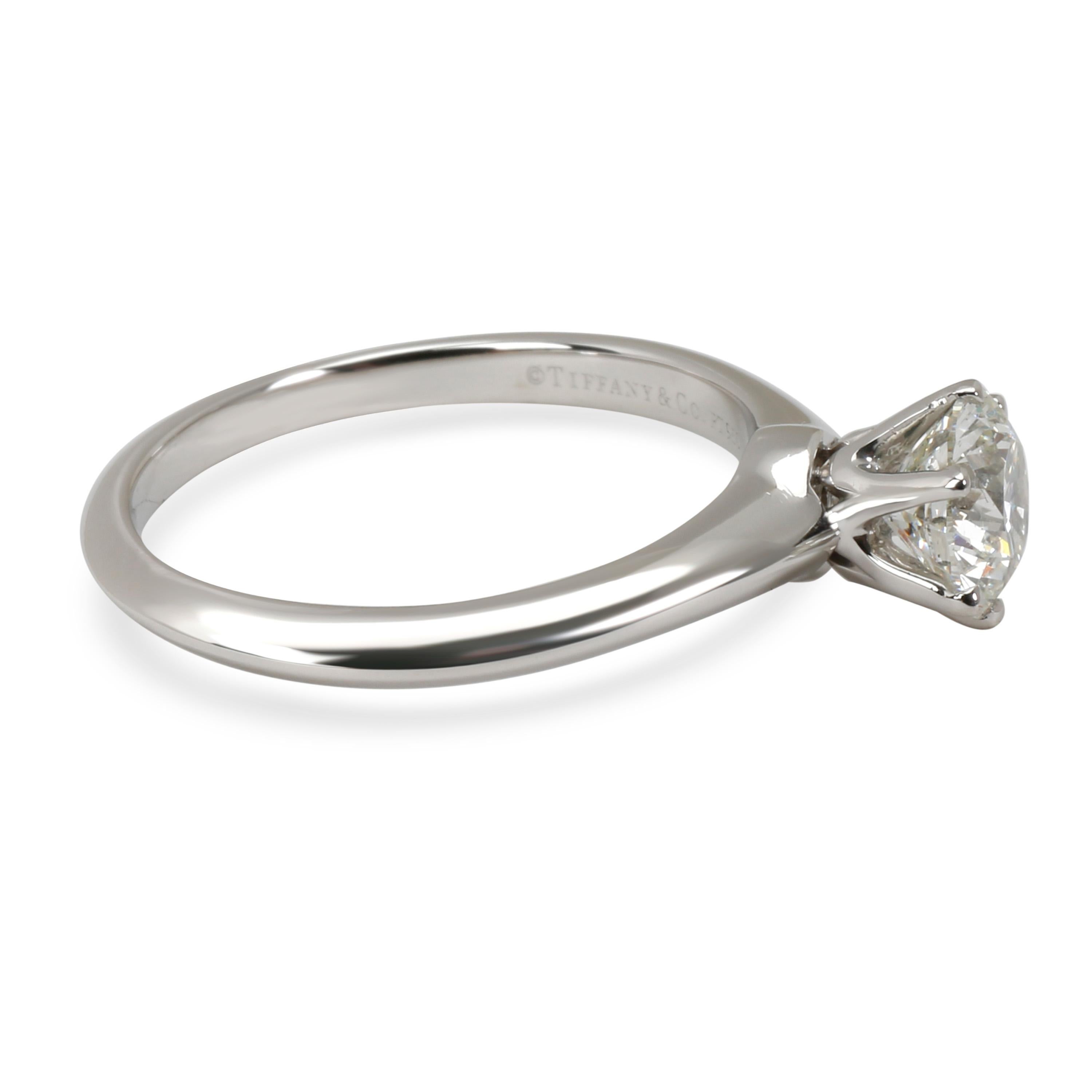 Tiffany & Co. Diamond Engagement Ring in Platinum H VS2 1.01 Carat In Excellent Condition In New York, NY