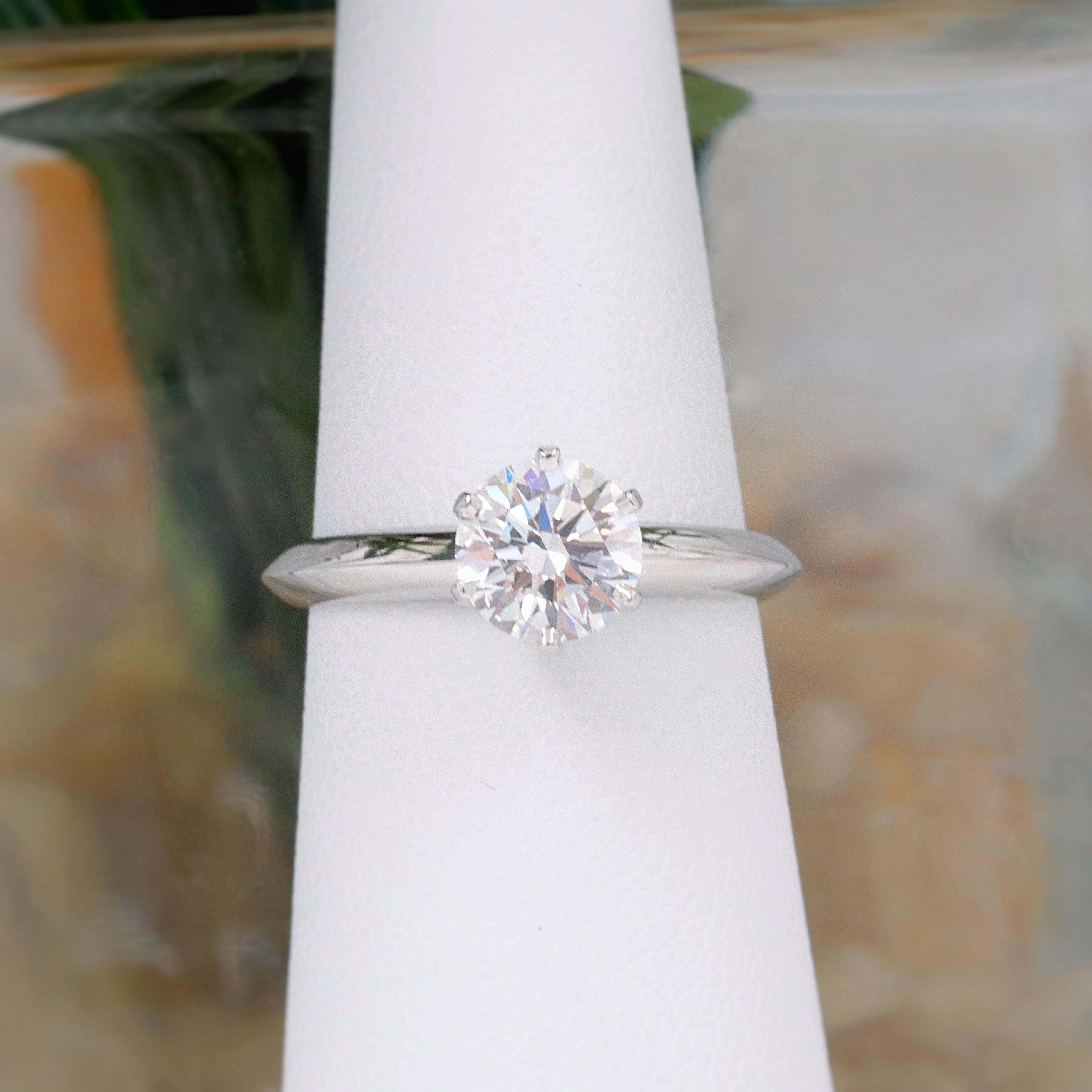 Women's or Men's Tiffany & Co. Diamond Ring Round Solitaire 0.96 Carat E VS1 Papers Box