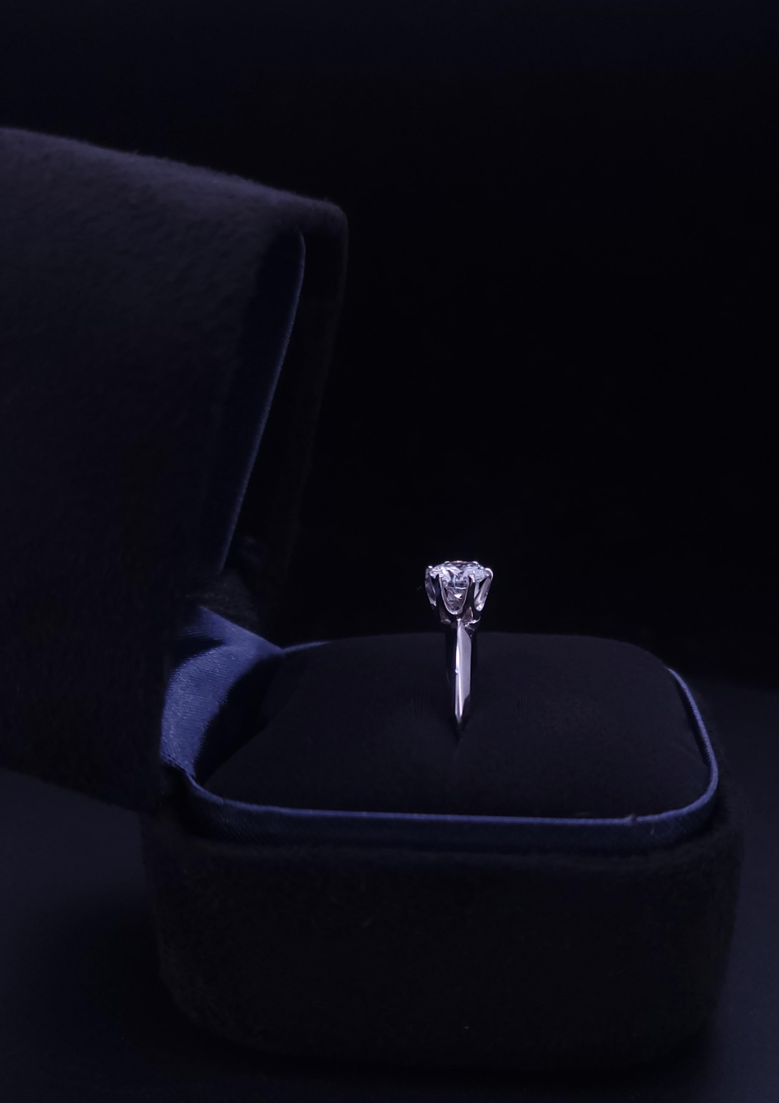 Tiffany & CO Diamond Engagement Ring Size 4.75 Corte redondo en venta