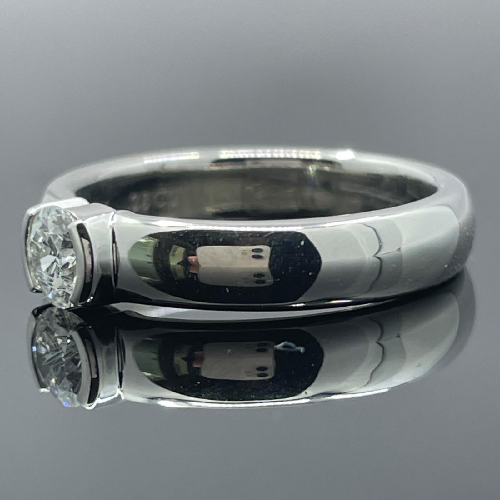 Tiffany & Co. Anello solitario Etoile in platino, diamante da 0,28 carati

Un solitario senza tempo dell'iconica collezione Etoile di Tiffany & Co. Realizzato in platino, l'anello presenta un diamante rotondo taglio brillante da 0,28 carati