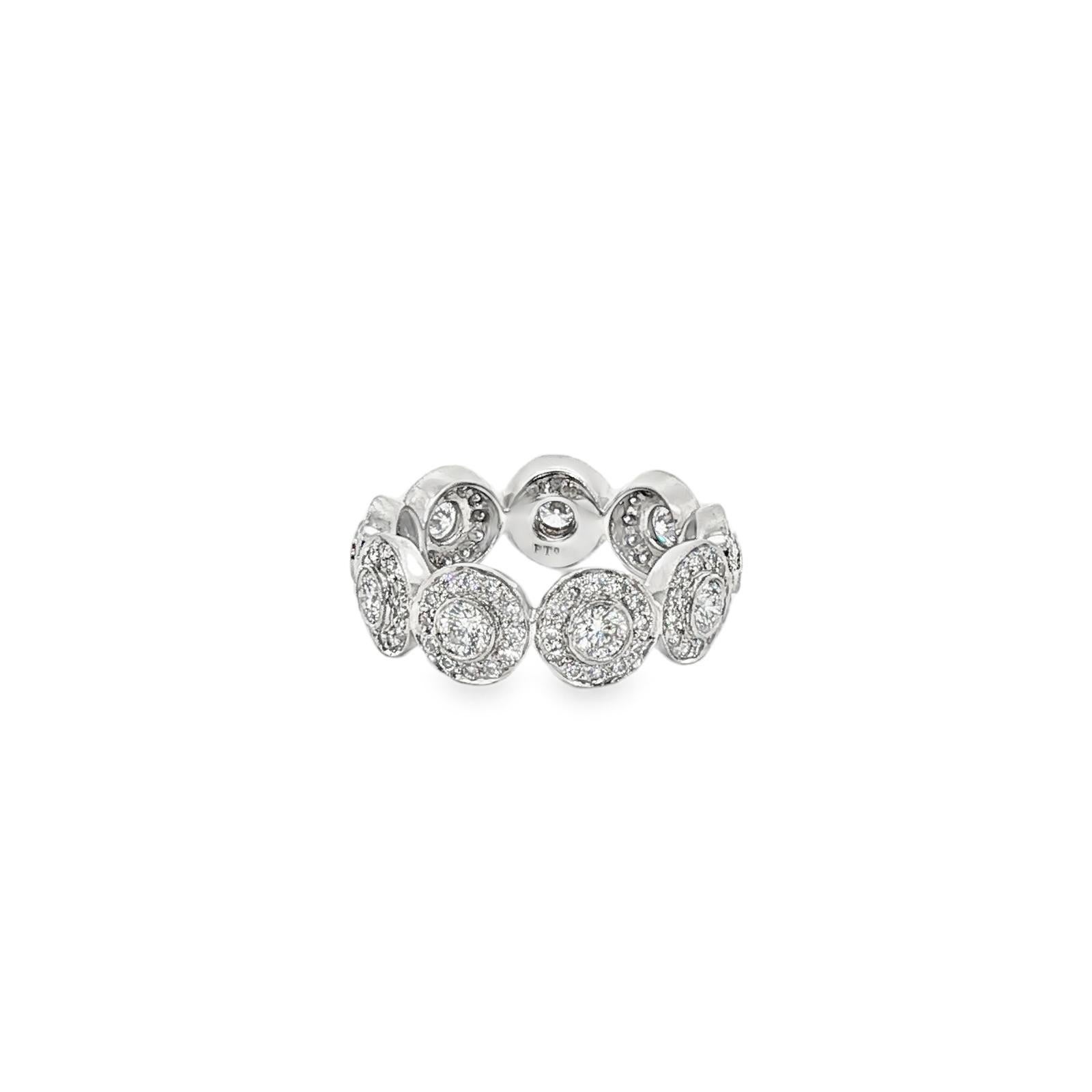 Moderne Tiffany & Co. Anneau de mariage éternel en platine avec halo de diamants Sz 4 en vente