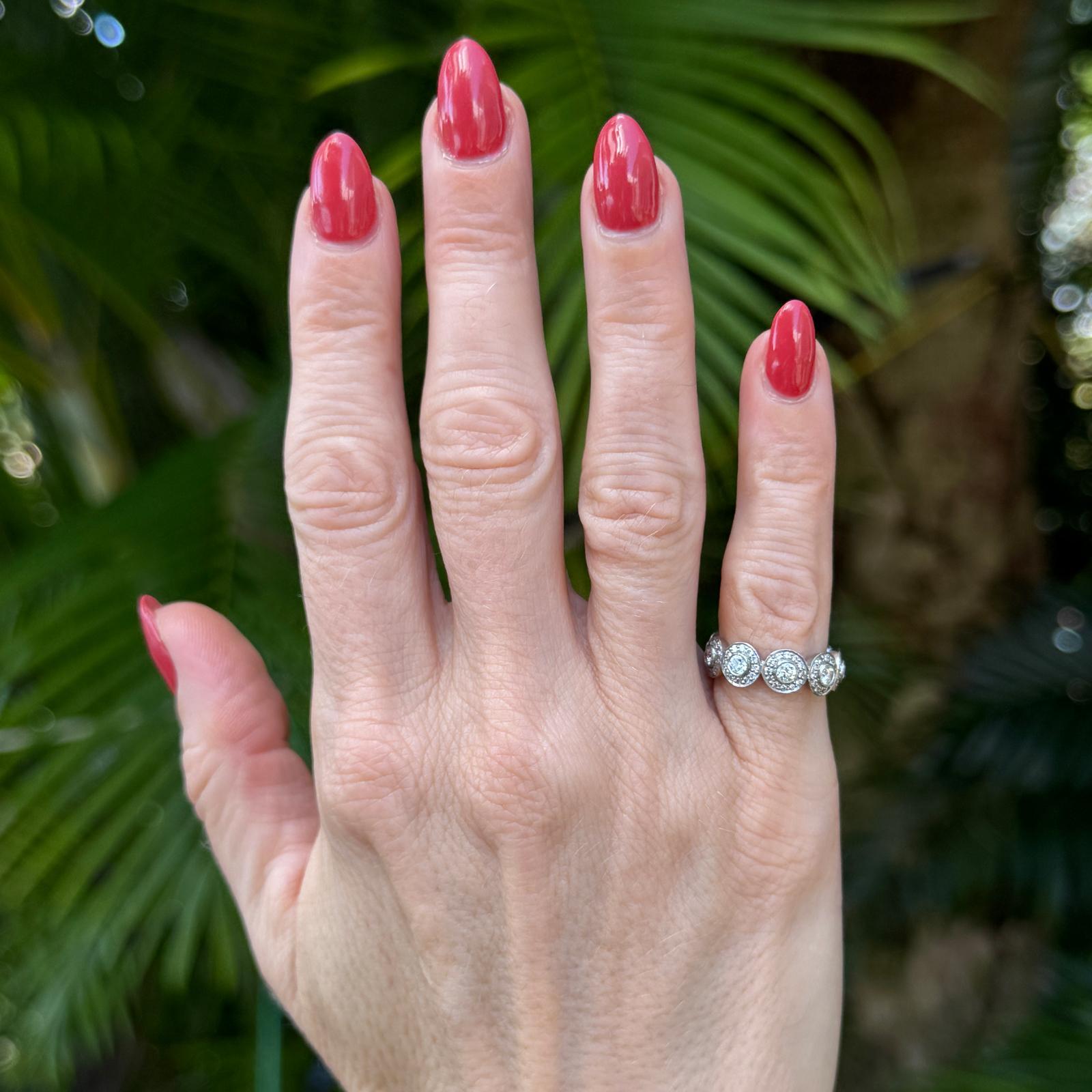 Tiffany & Co. Anneau de mariage éternel en platine avec halo de diamants Sz 4 Pour femmes en vente