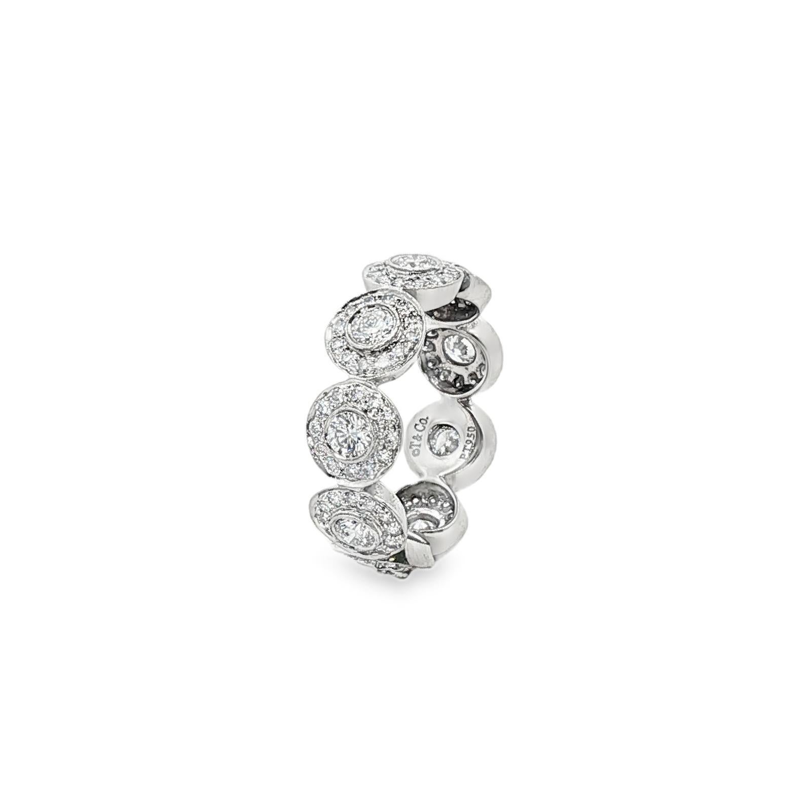 Tiffany & Co. Anneau de mariage éternel en platine avec halo de diamants Sz 4 en vente 1