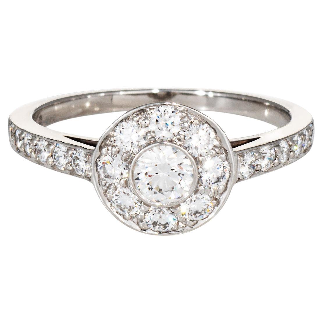 Tiffany & Co. Anello con diamante aureolato Sz 5.75 in platino con firma di fidanzamento rotonda Gioielli