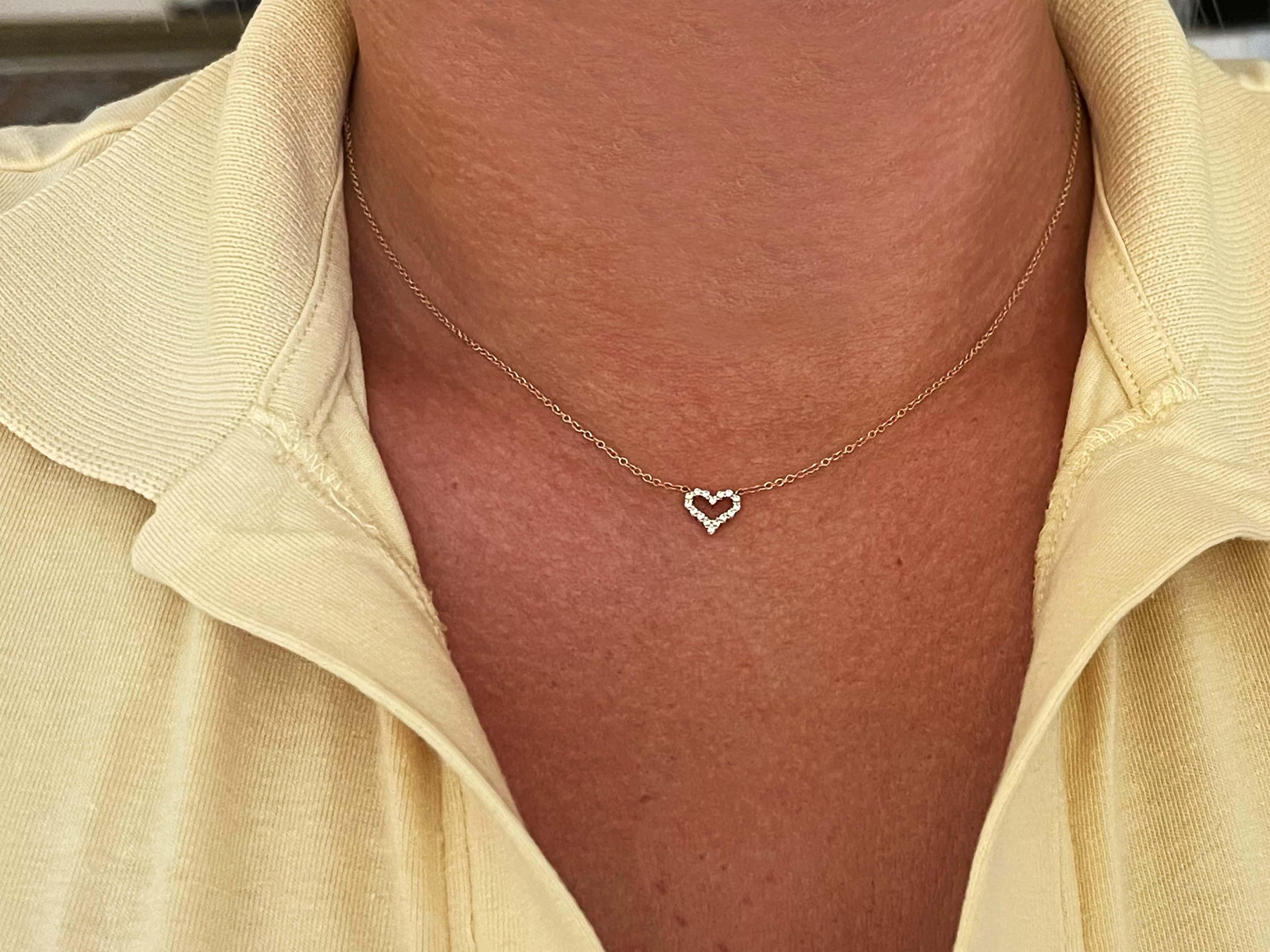 Halskette Spezifikationen:

Marke: Tiffany & Co.

Metall: 18k Gold

Durchmesser des Anhängers: 7 mm

Farbe des Diamanten: D-F

Diamant Reinheit: VS

Kettenlänge: 16 Zoll

Gesamtgewicht: 1,7 Gramm

Zustand: Gebraucht, Ausgezeichnet

Kommt mit Tiffany