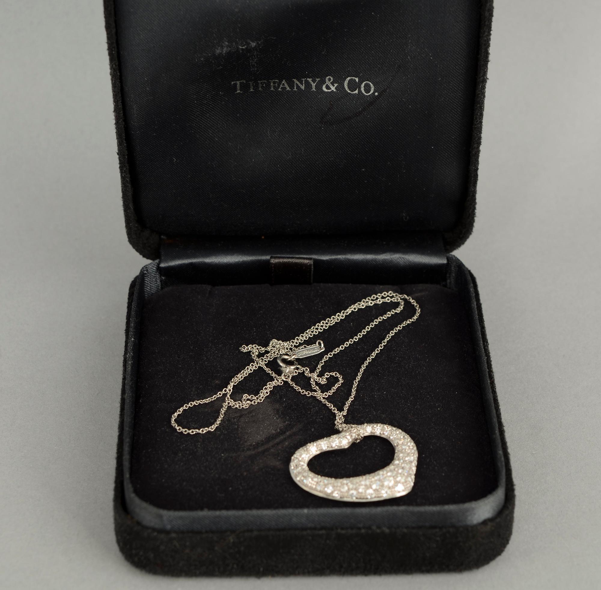 Moderne Tiffany & Co. Collier pendentif en forme de cœur en diamant en vente
