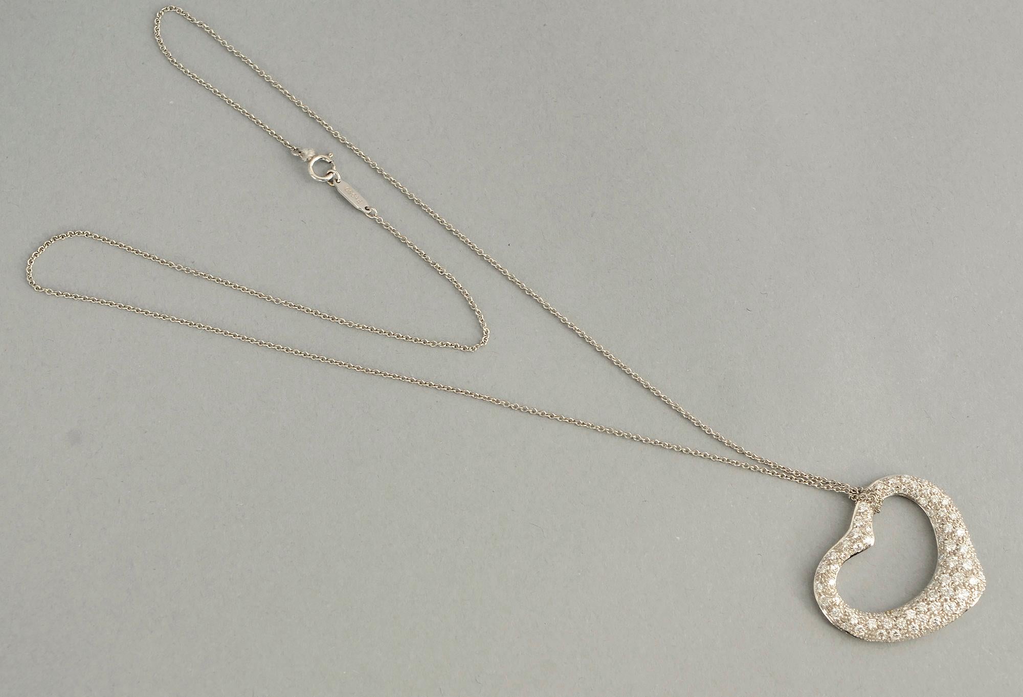 Taille ronde Tiffany & Co. Collier pendentif en forme de cœur en diamant en vente