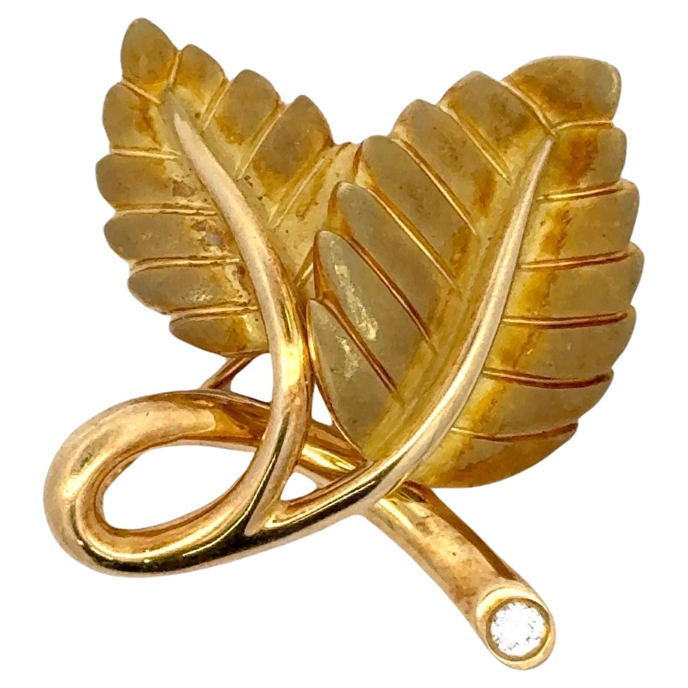 Taille ronde Tiffany & Co Diamond Leaf Brooch Pin Circa 2003 17 Grammes 18 Karat Yellow Gold en vente