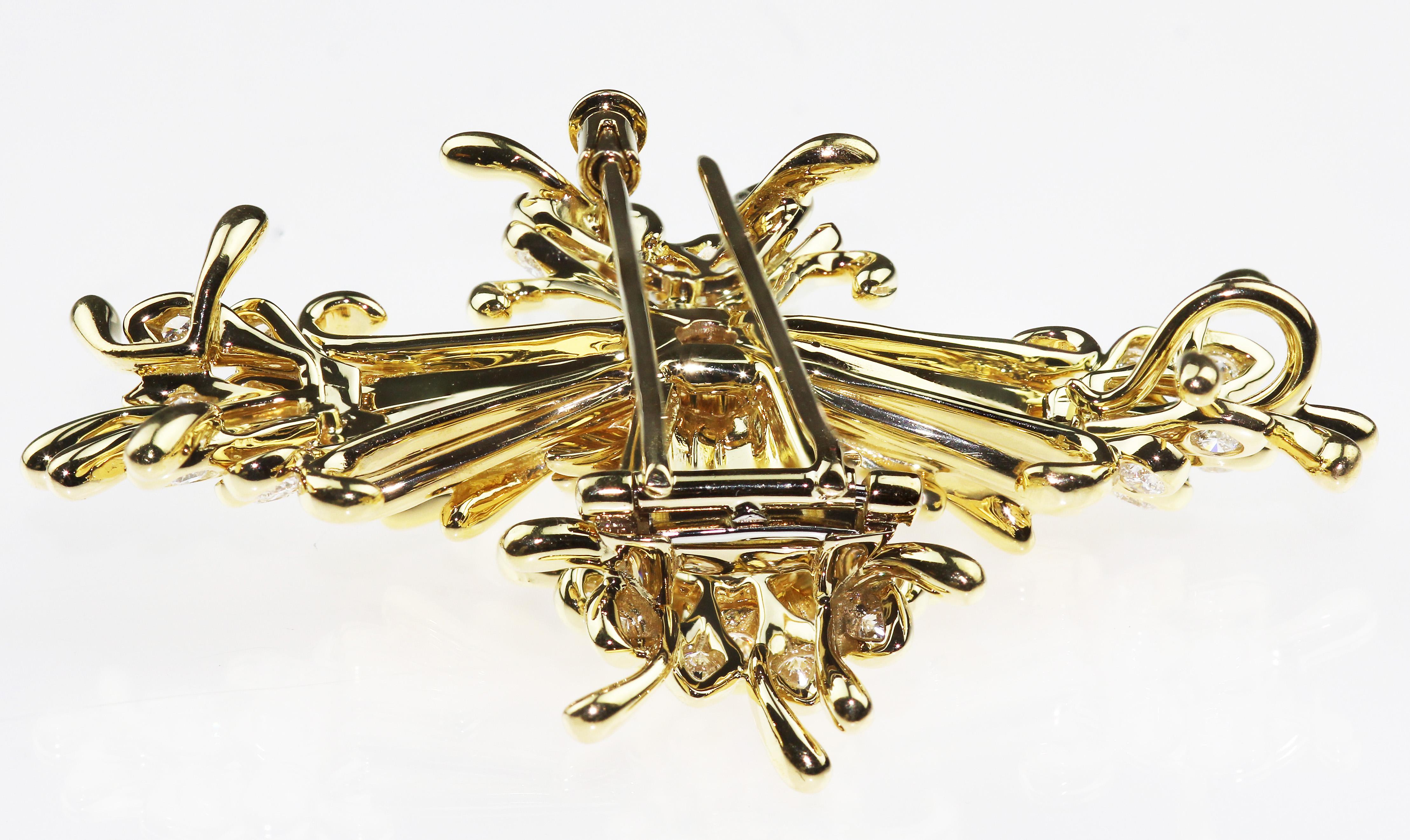 Tiffany & Co. Schlumberger Diamond Clip-Brooch/Pendant, 18K Gold Maltese Cross In Excellent Condition In London, GB