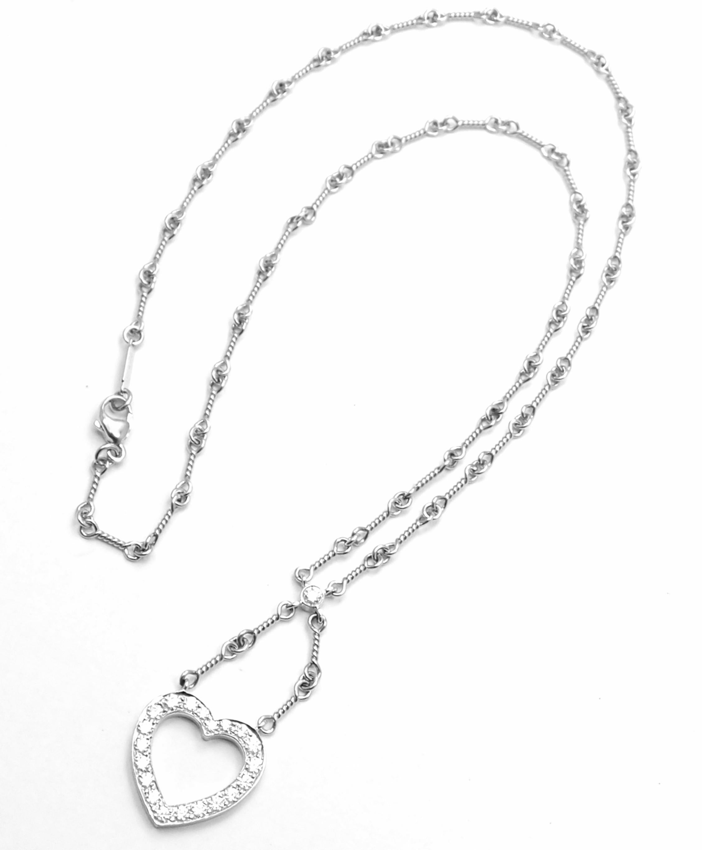 Platin-Diamant-Anhänger-Halskette mit offenem Herz von Tiffany & Co.
Mit runden Diamanten im Brillantschliff, Reinheit VS1, Farbe G, Gesamtgewicht ca. 0,67ct
Einzelheiten:
Länge der Kette: 16.5