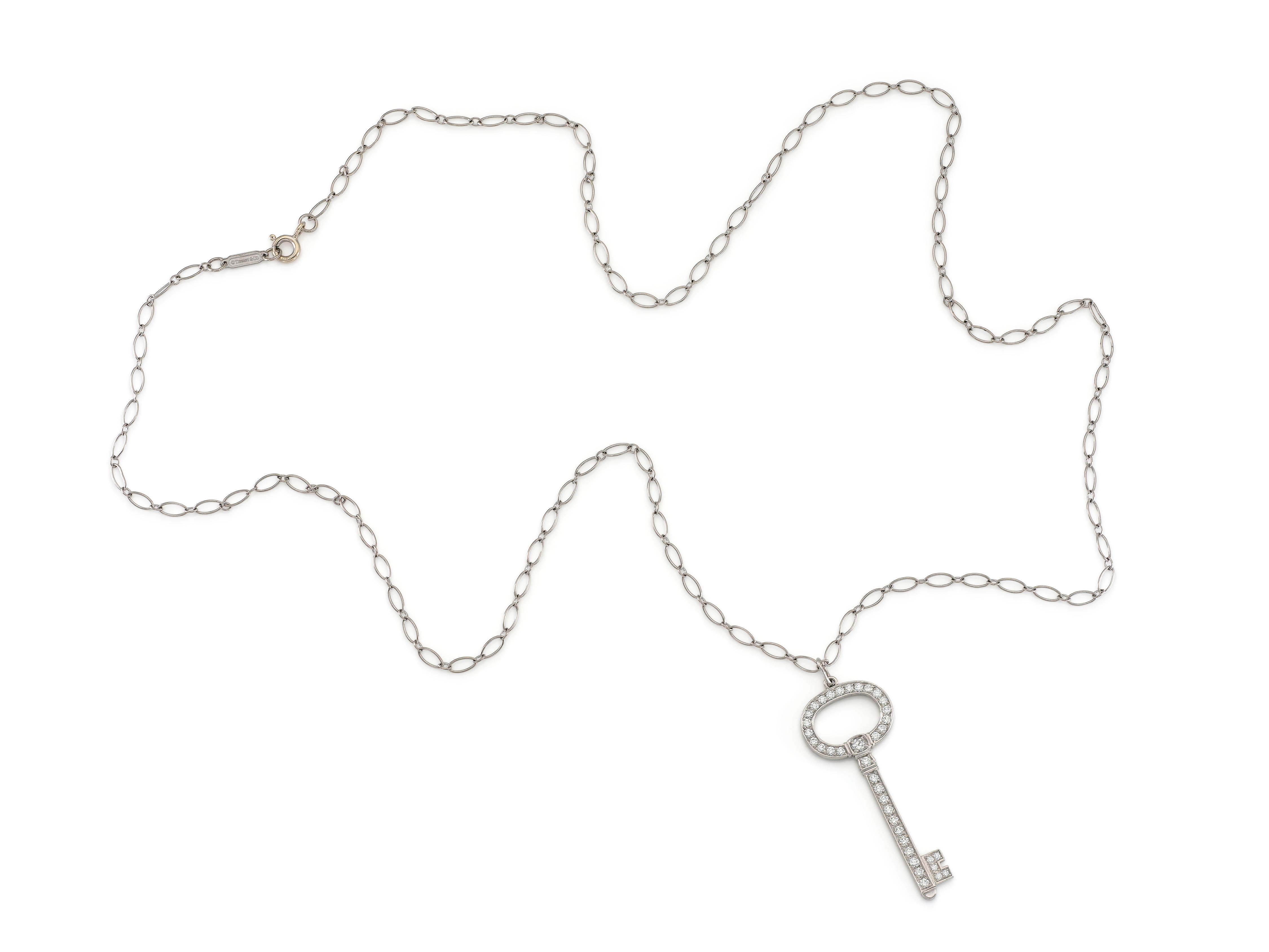 Taglio rotondo Tiffany & Co. Collana con ciondolo a forma di chiave ovale con diamante in vendita