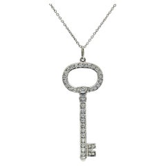 Tiffany & Co. Collier pendentif clé ovale en platine et diamants