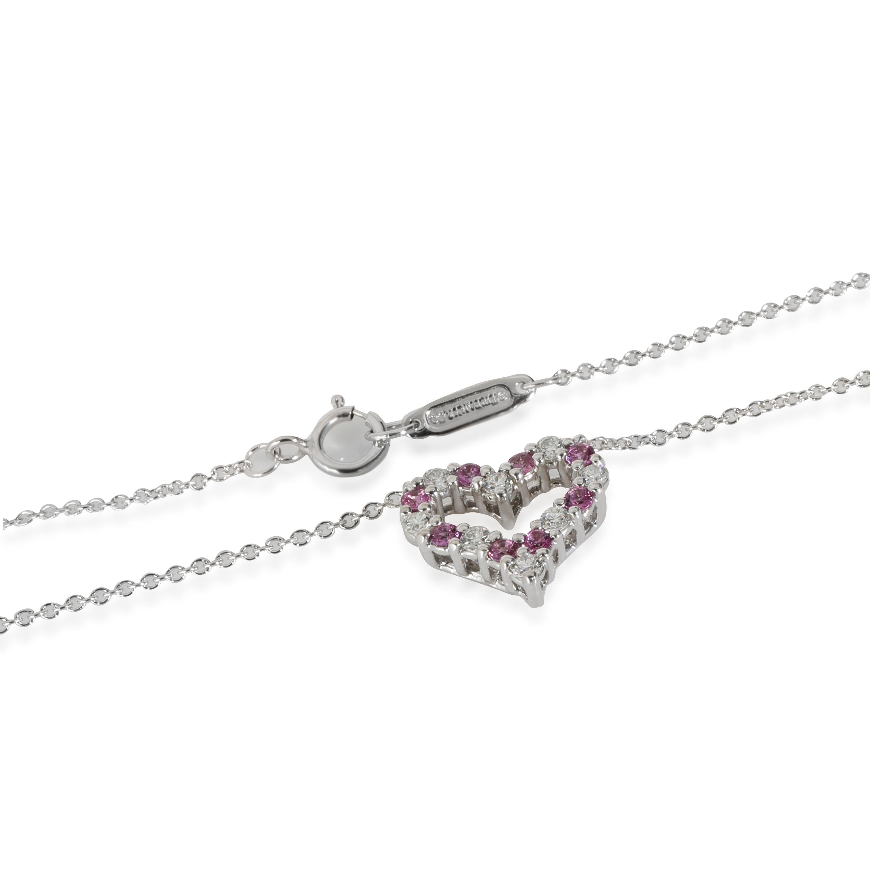 Tiffany & Co. Ciondolo a cuore aperto con diamanti e zaffiri rosa, platino 0,3 CTW In condizioni buone a New York, NY