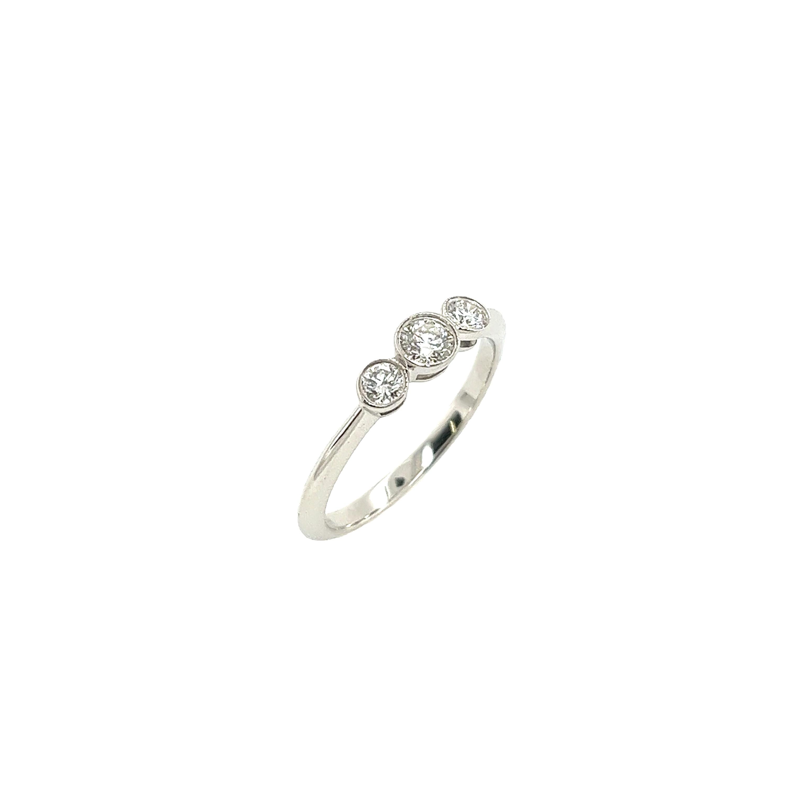 Women's Tiffany & Co. Diamond Platinum 3 Stone Diamond Ring For Sale
