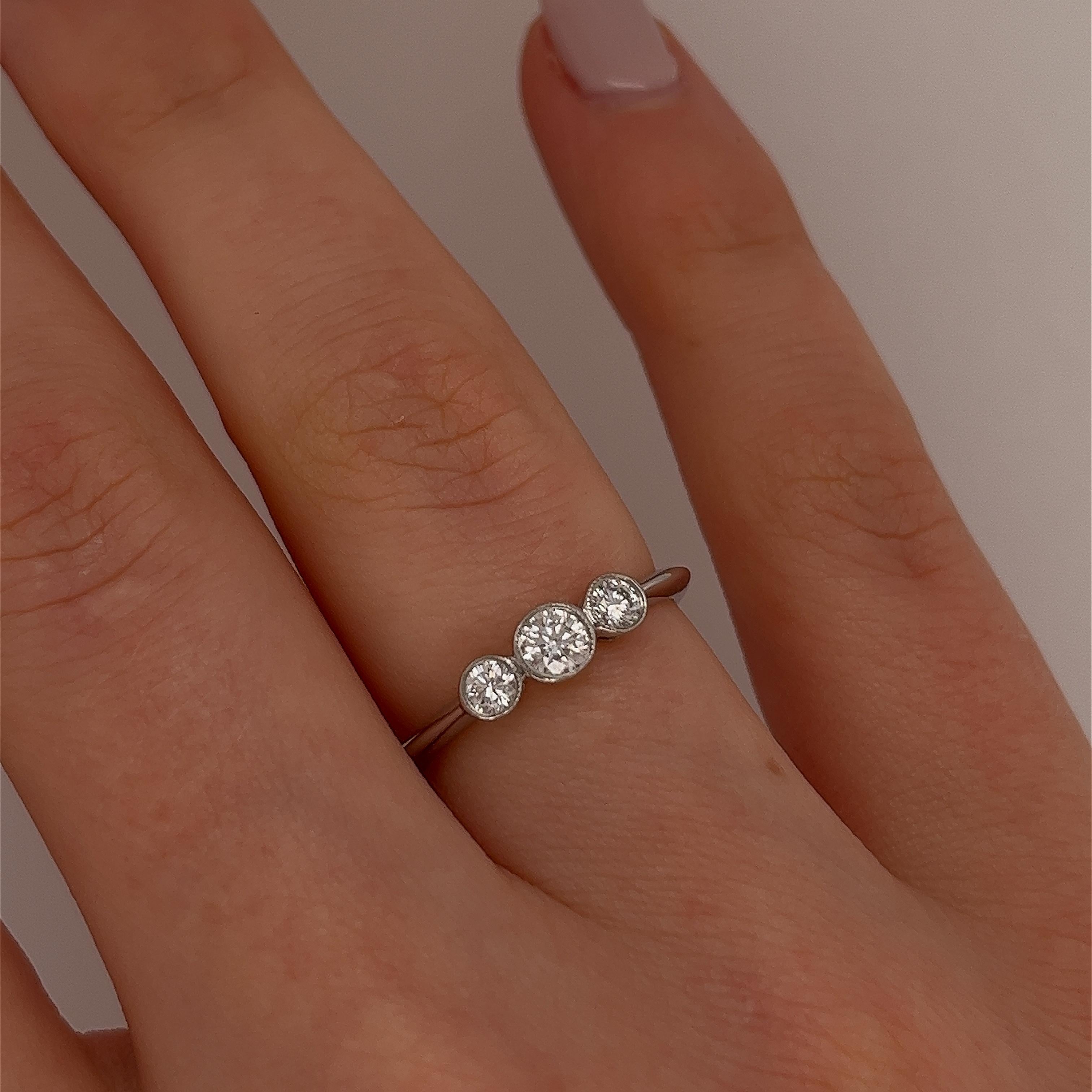 Tiffany & Co. Diamond Platinum 3 Stone Diamond Ring For Sale 1