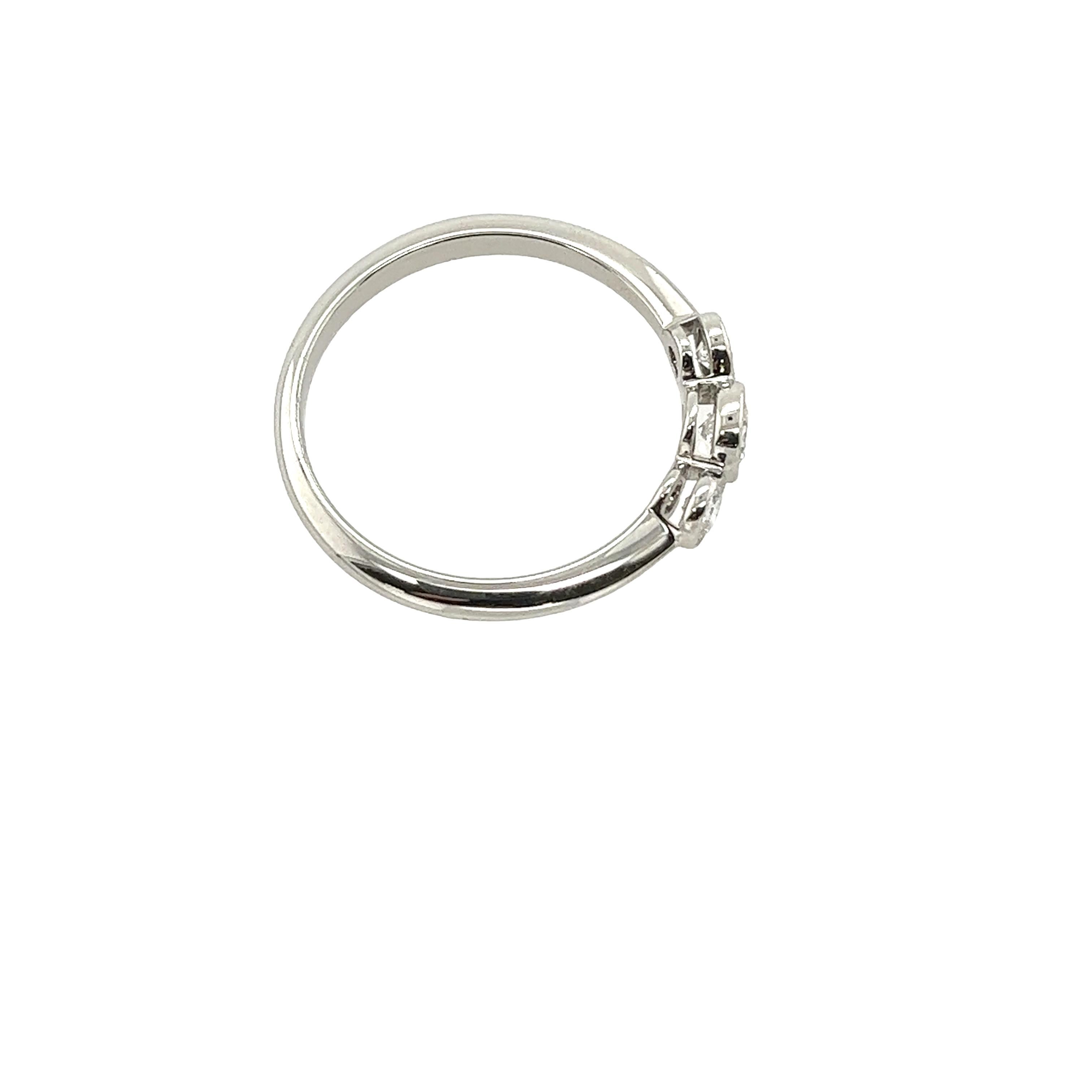 Tiffany & Co. Diamond Platinum 3 Stone Diamond Ring For Sale 4