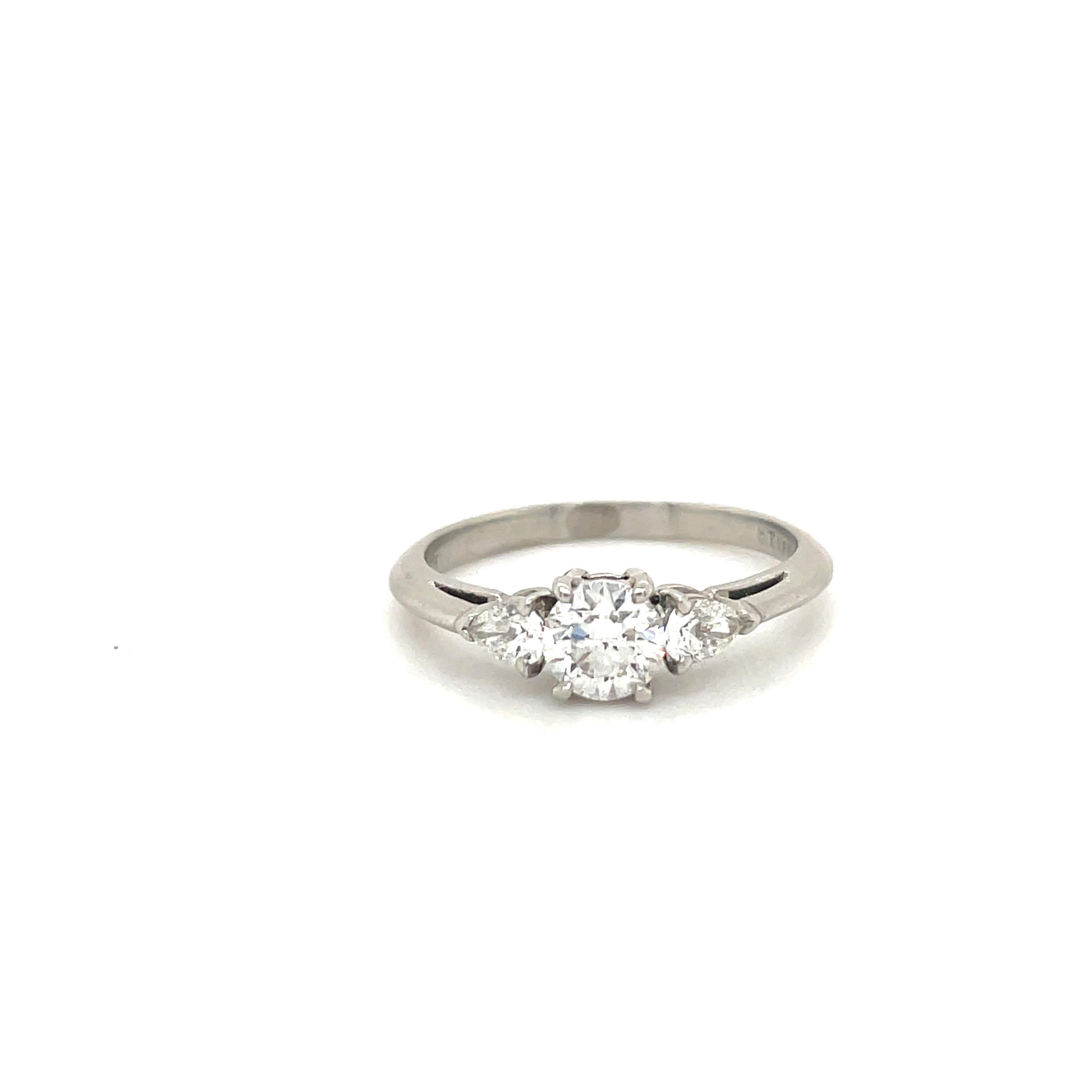 Taille brillant Tiffany & Co. Bague en platine et diamants en vente