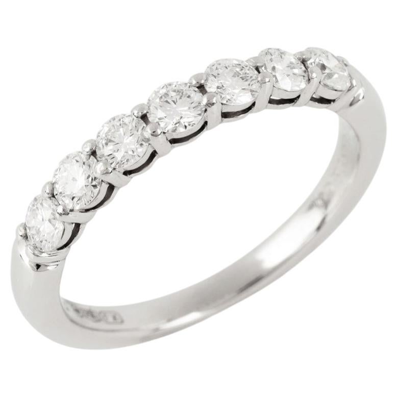 Tiffany & Co. Bague à demi-diamant en platine Forever en vente