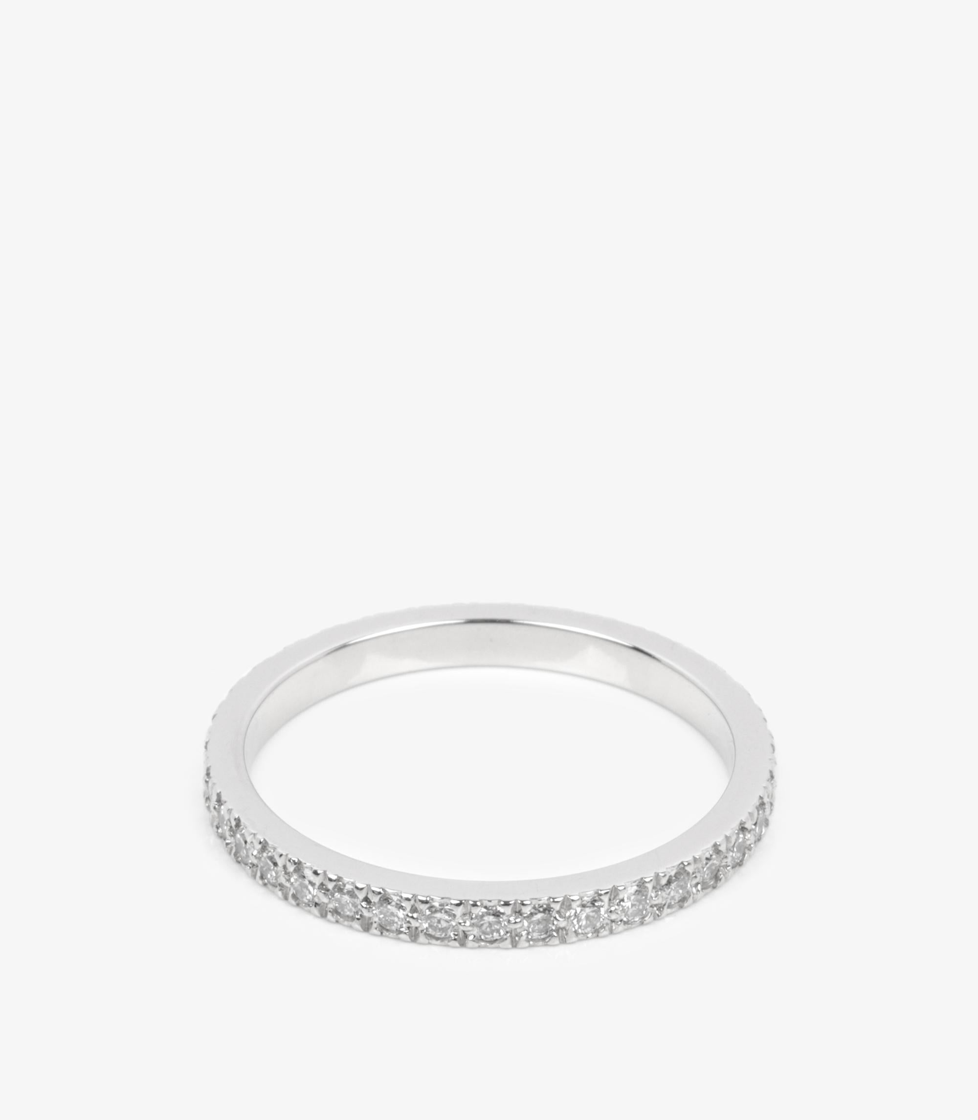 Taglio brillante Tiffany & Co. Anello a eternità completa con diamante e platino in vendita