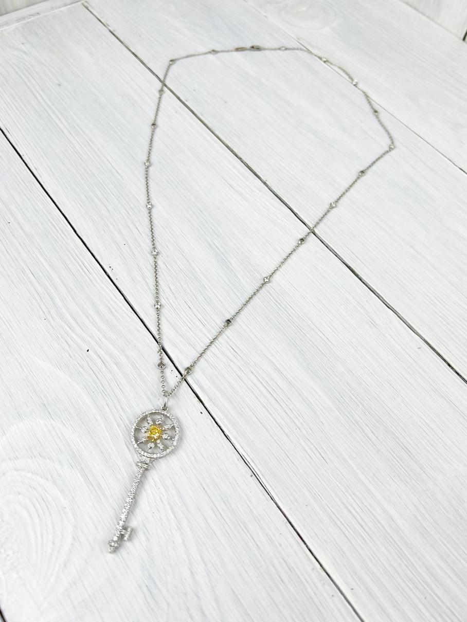 Collana con ciondolo a forma di chiave in platino Tiffany & Co. in vendita 1