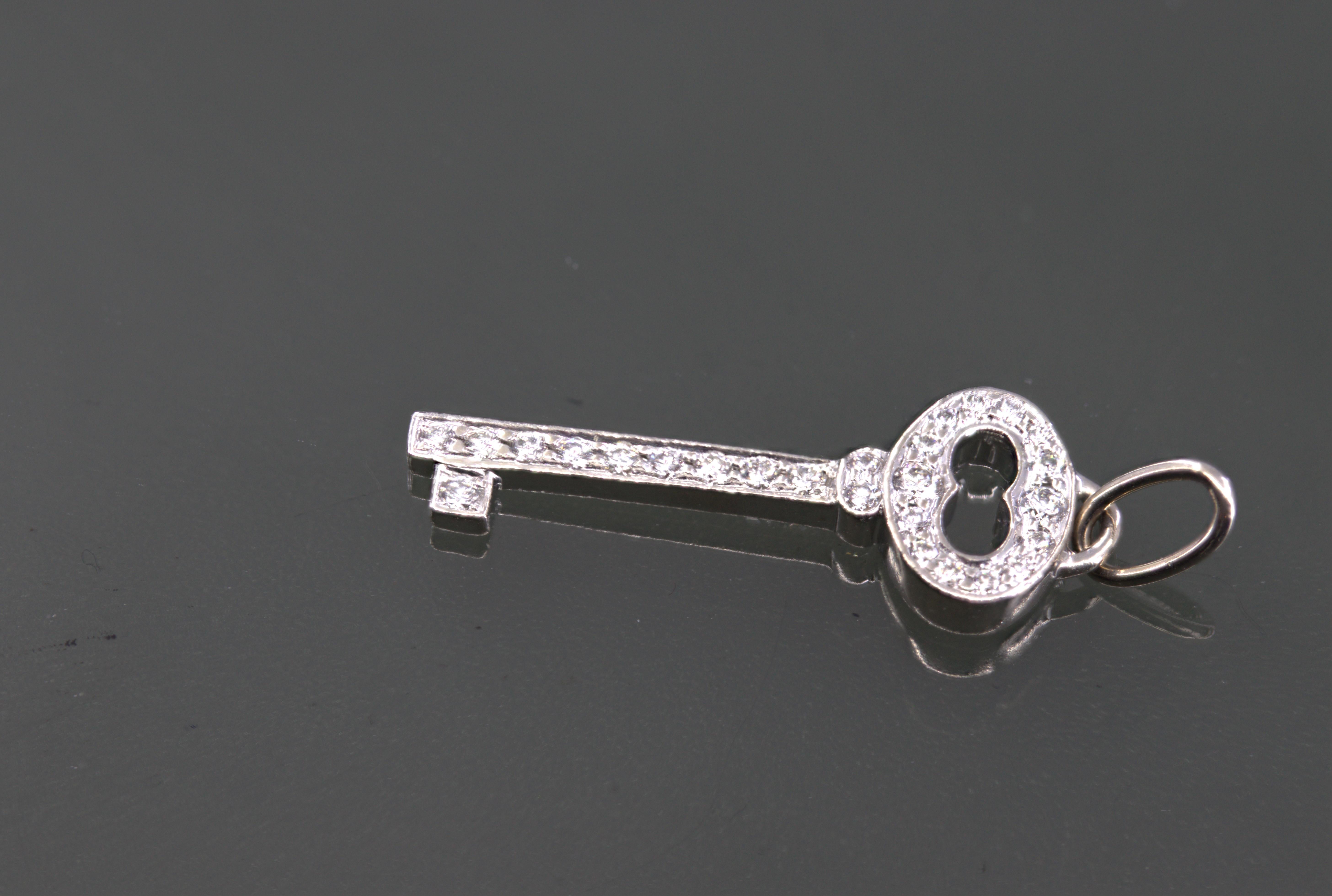 Tiffany & Co. Diamant, Platin Oval Mini-Schlüssel-Anhänger-Charm im Angebot 6