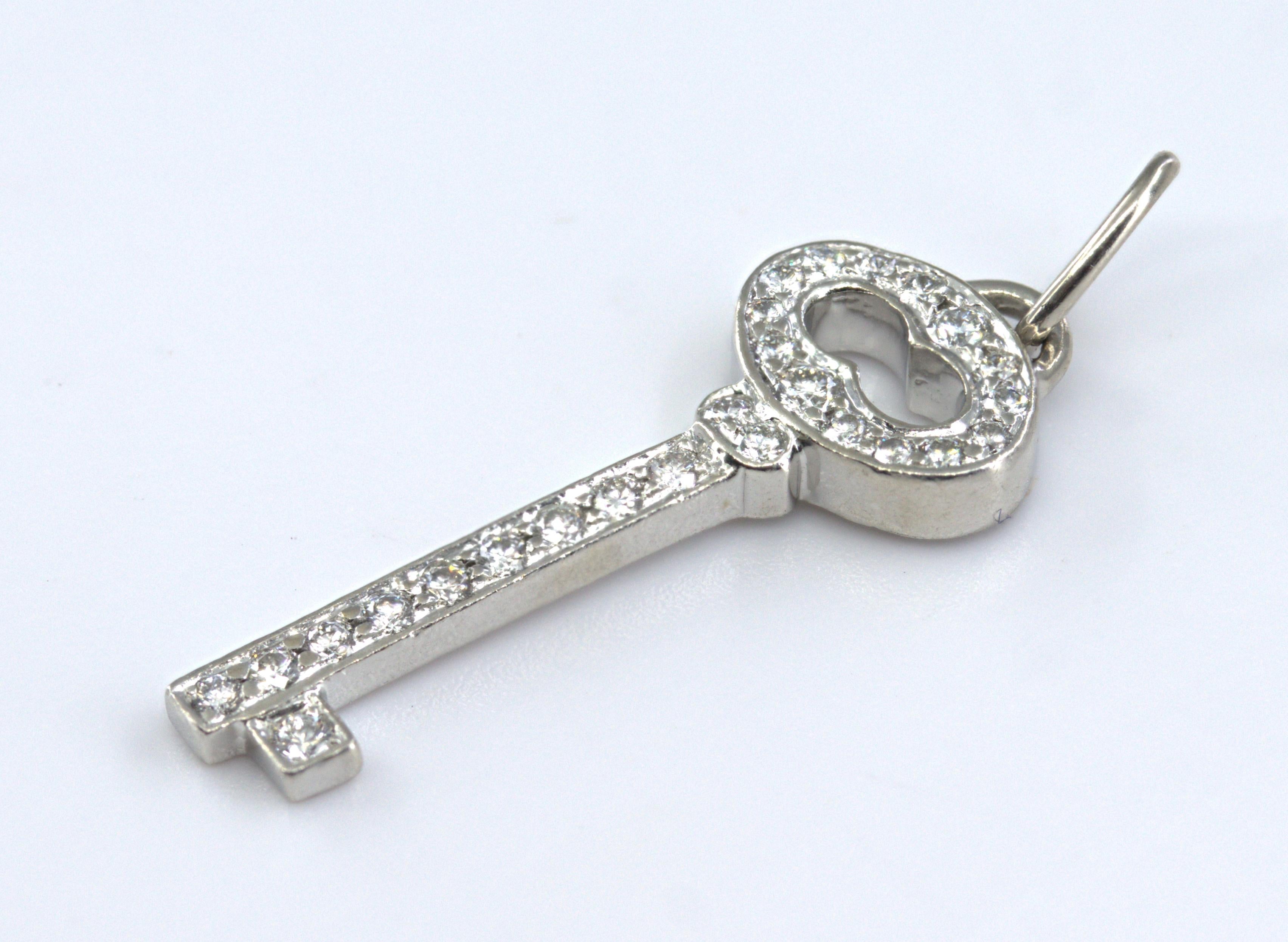 Tiffany & Co. Diamant, Platin Oval Mini-Schlüssel-Anhänger-Charm im Zustand „Gut“ im Angebot in Pleasant Hill, CA