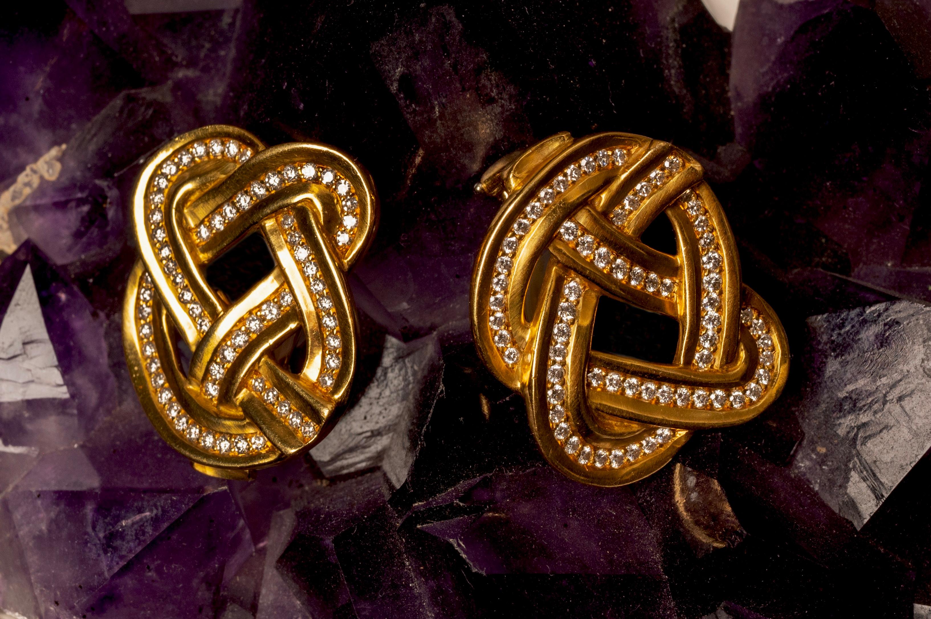 Tiffany & Co. Diamant-Ohrringe mit Brezel aus 18 Karat Gelbgold (Rundschliff) im Angebot