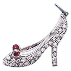 Tiffany & Co. Ciondolo a forma di scarpa con tacco alto con smalto rosso e diamante, in platino PT950
