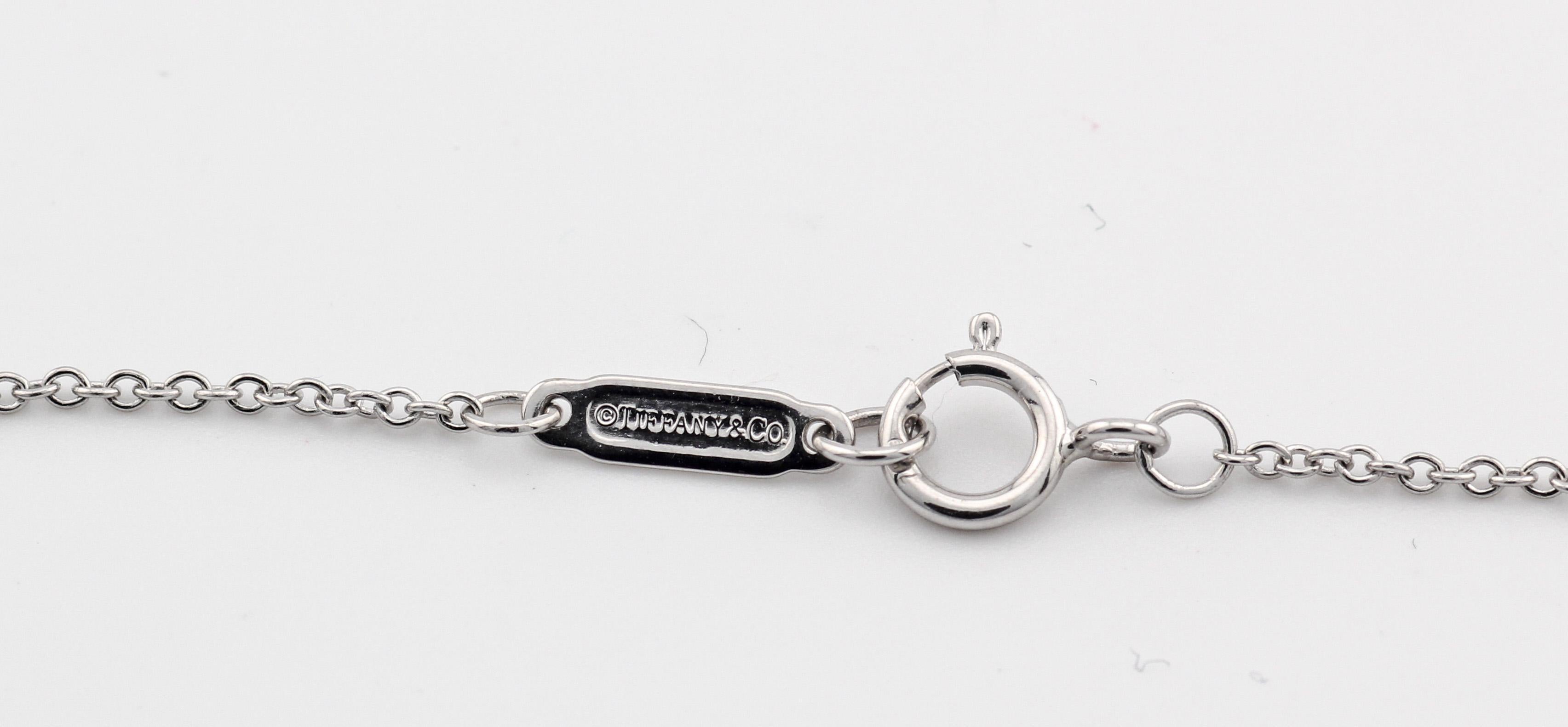 Taglio brillante Tiffany & Co. Collana con ciondolo a forma di scarpa con diamante e smalto rosso in platino 18 carati in vendita