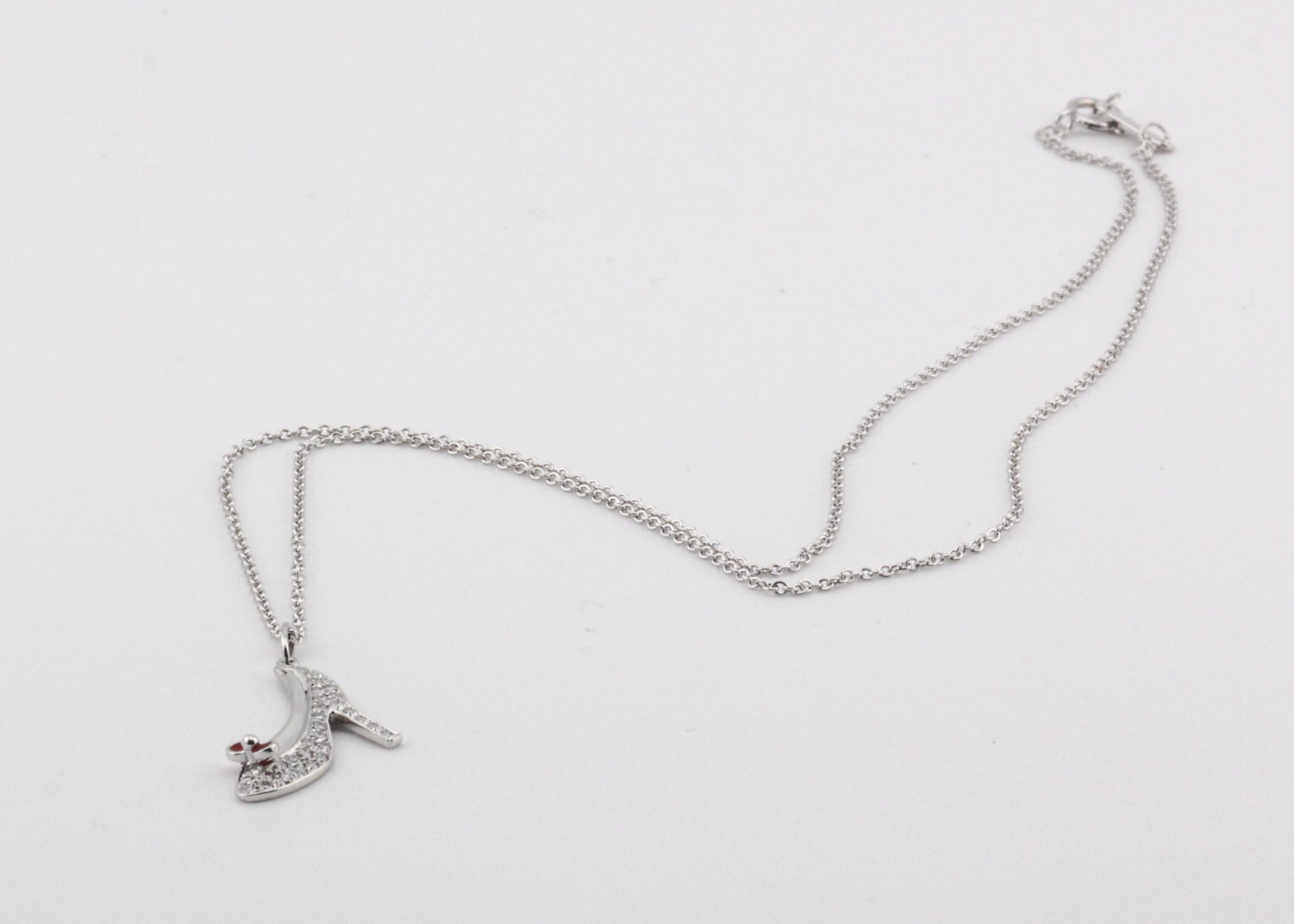 Tiffany & Co. Collana con ciondolo a forma di scarpa con diamante e smalto rosso in platino 18 carati In condizioni buone in vendita a Simpsonville, SC