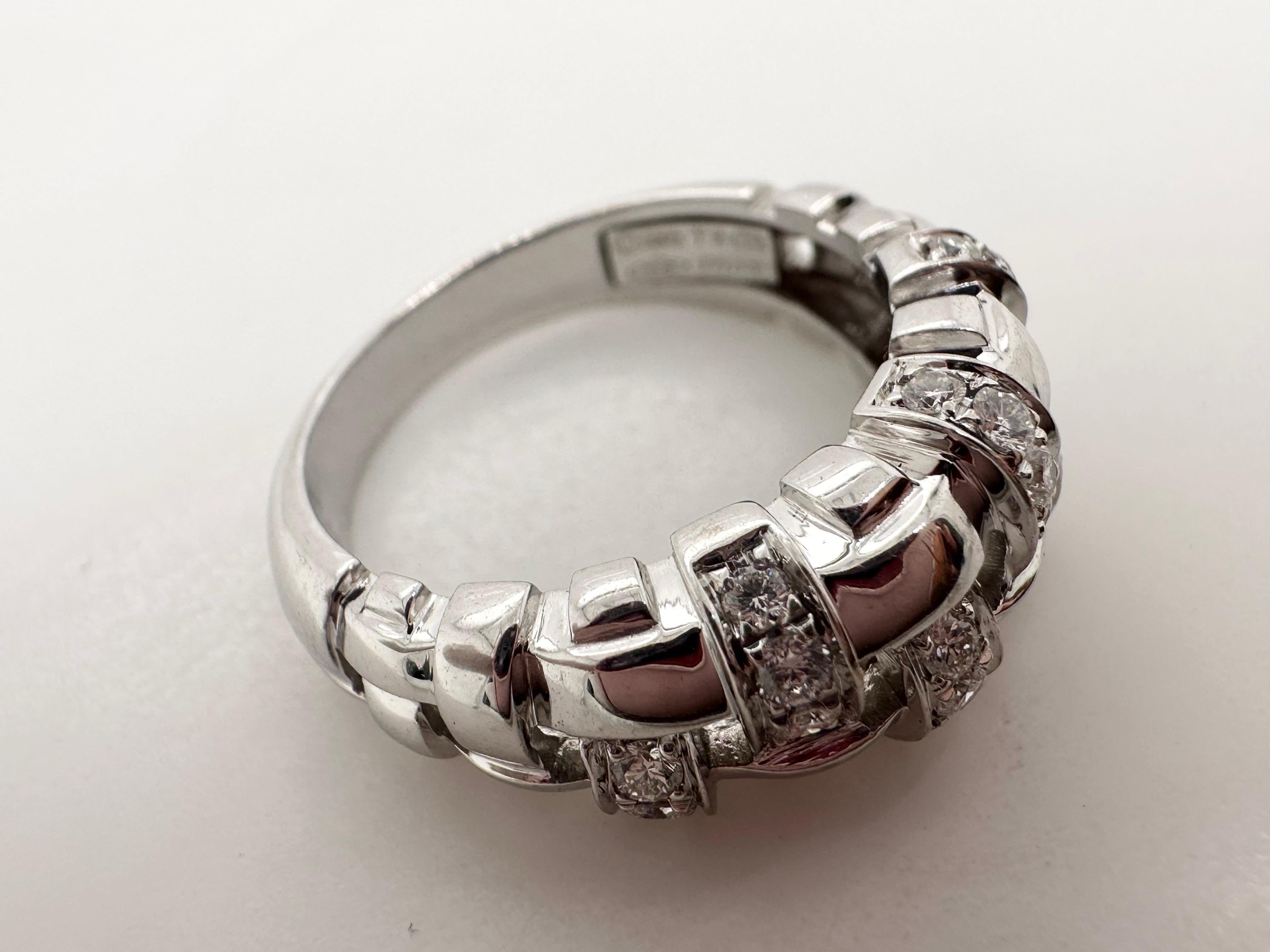 Bague en diamant de Tiffany and Co. de la Collection Vannerie réalisée en 2002. Magnifique bague en or blanc 18KT avec des diamants VVS, sertie à la main et d'excellente facture. Cette bague est en parfait état, on dirait qu'elle n'a jamais été