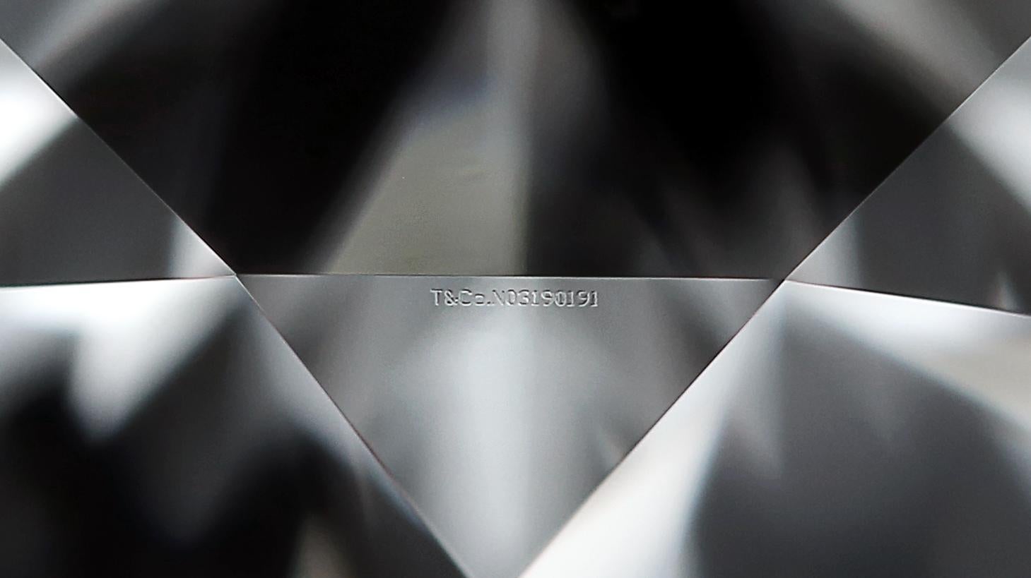 Tiffany & Co. Anillo de diamantes  1,32 Quilate total F VS1 con banda engastada en canal 2