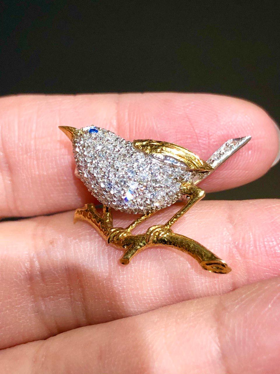 Tiffany & Co. Diamond Sapphire 18 Karat Gold Bird Brooch In Excellent Condition In Banbury, GB
