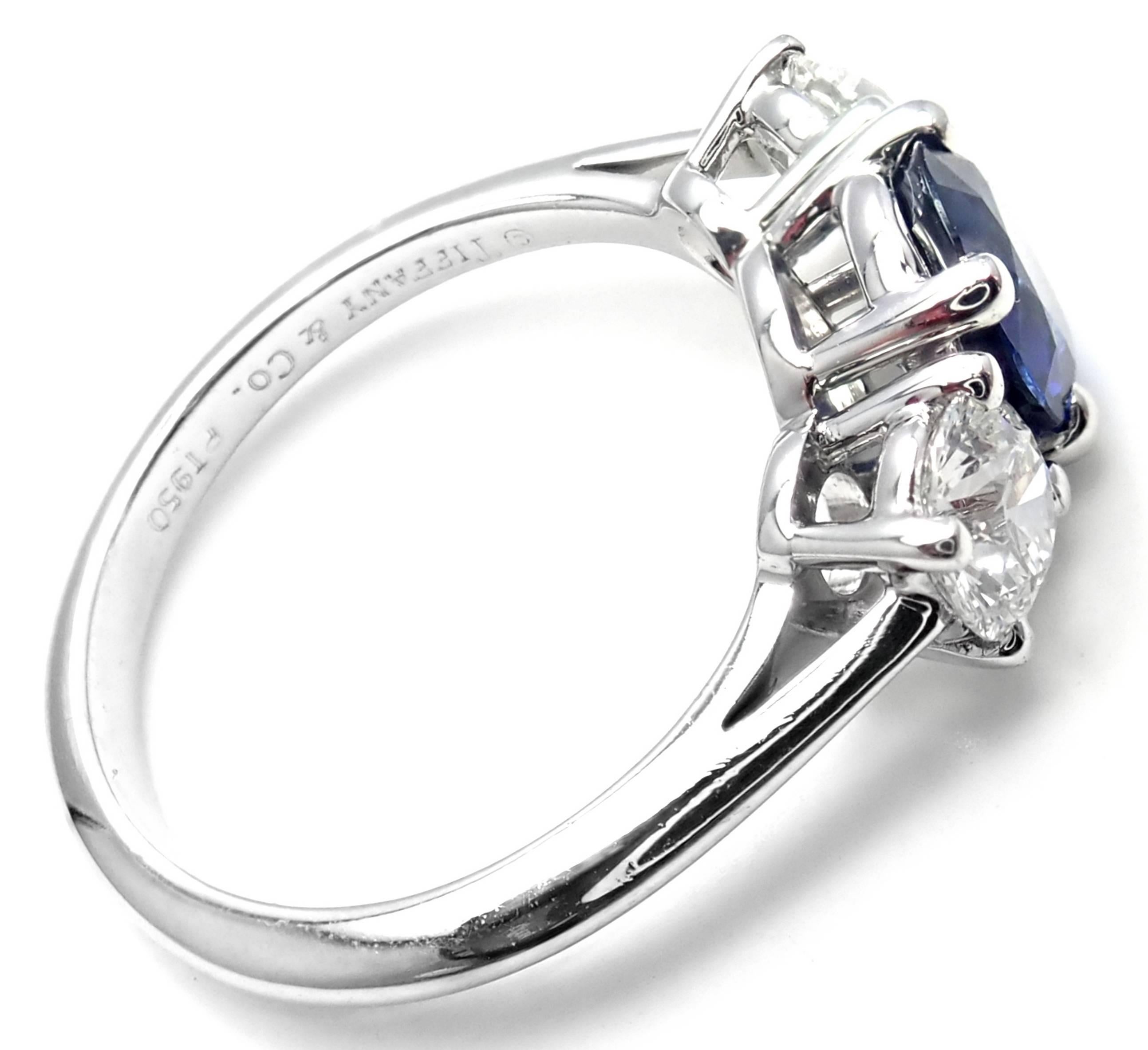 Tiffany & Co. Diamond Sapphire Three Stone Platinum Band Ring In New Condition In Holland, PA