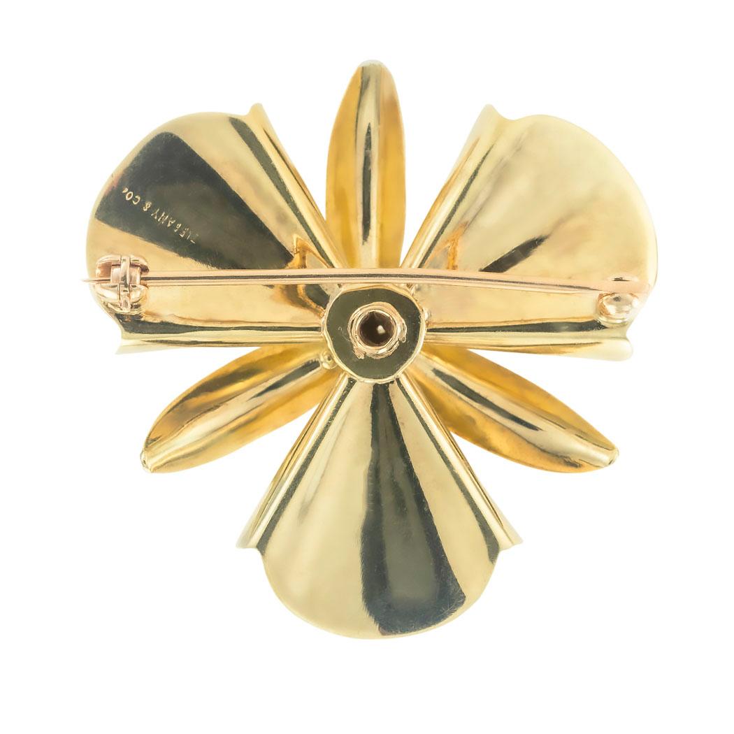 Taille ronde Tiffany & Co. Broche orchidée en or jaune, diamants et saphirs en vente