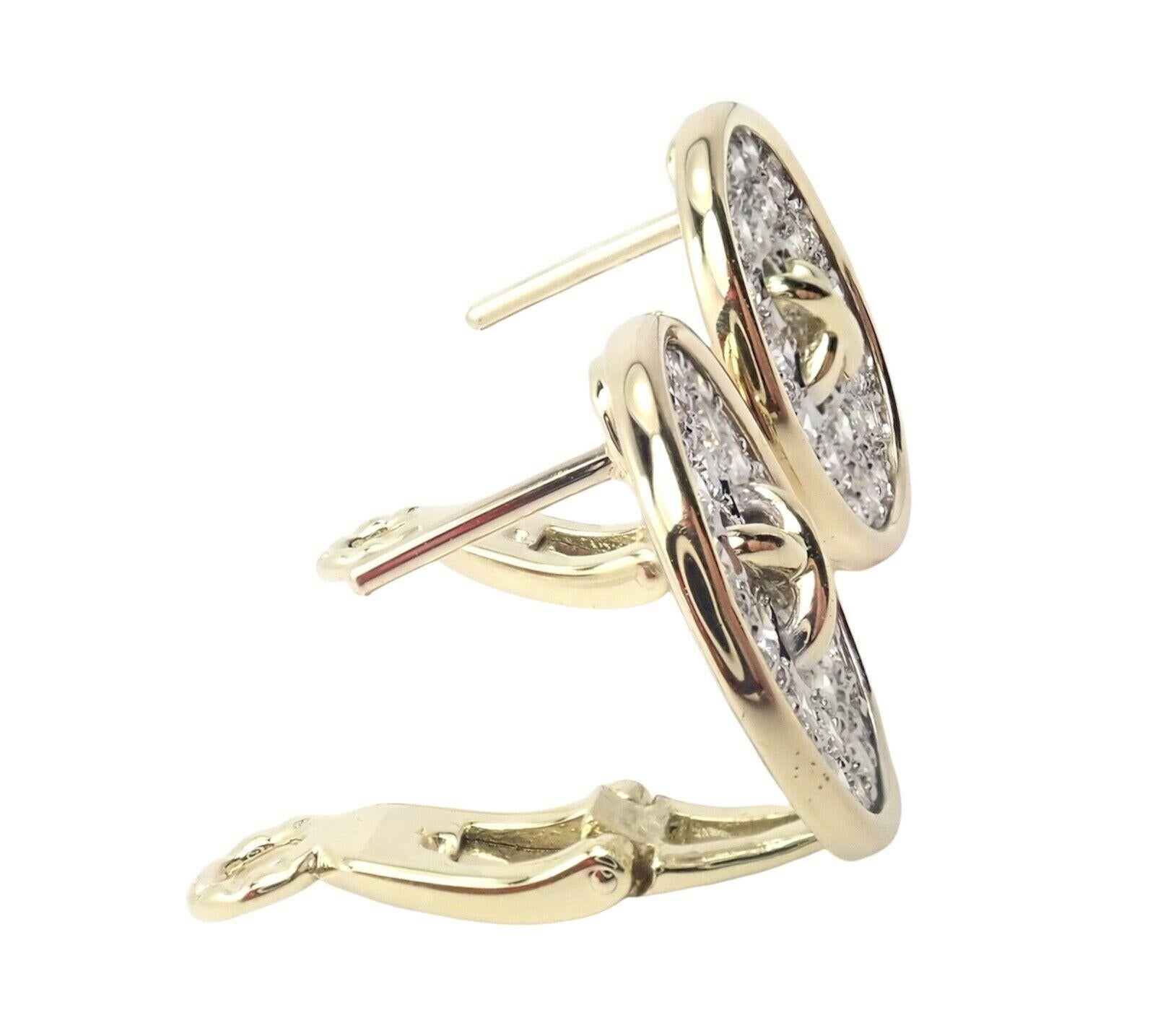 18k Gelbgold Diamant Signatur Knopf Ohrringe von Tiffany & Co. 
Mit 56 runden Diamanten im Brillantschliff VS1 Klarheit, G Farbe Gesamtgewicht ca. 2,00ctw
Diese Ohrringe sind für gepiercte Ohren geeignet.
Einzelheiten: 
Gewicht: 8,9