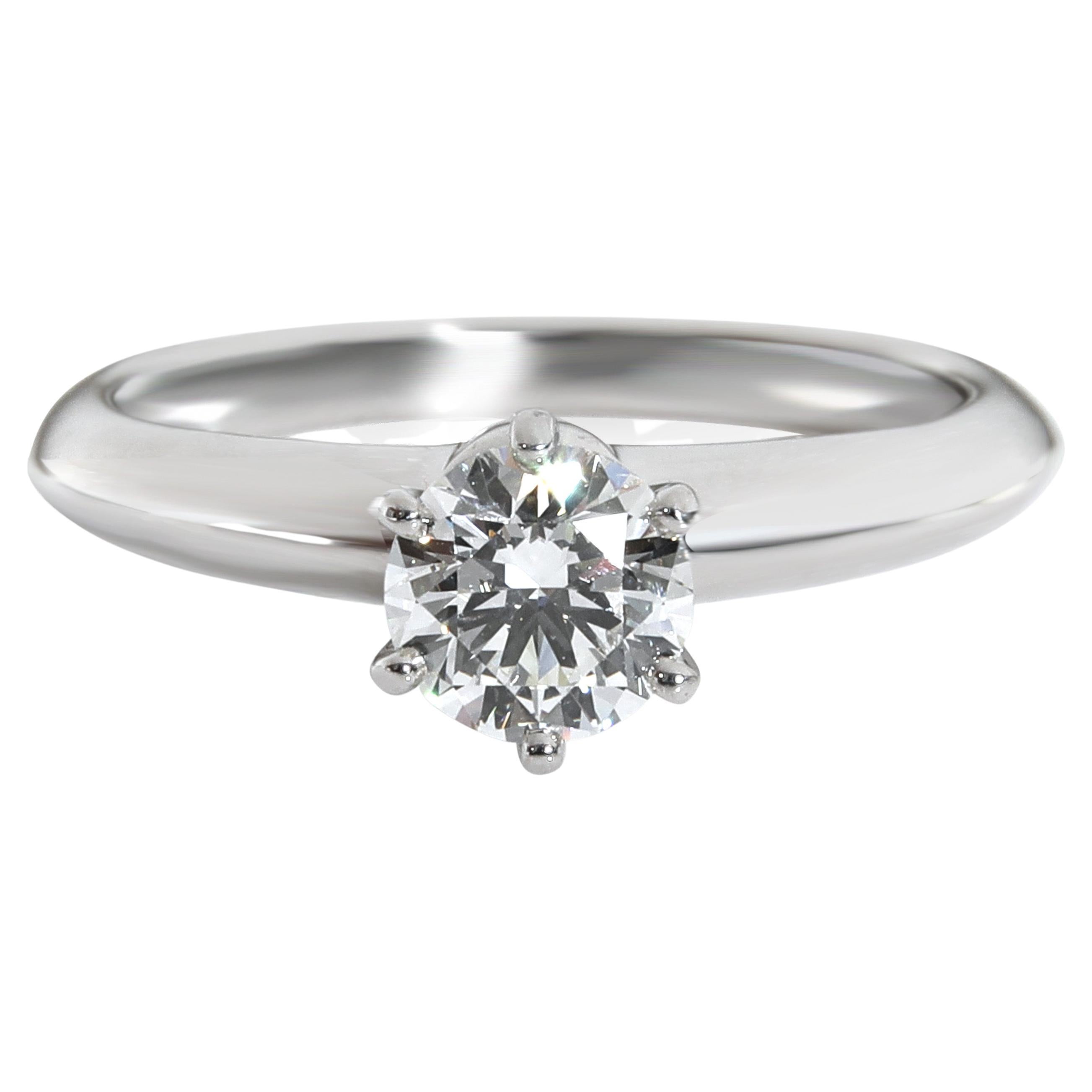 Tiffany & Co. Bague de fiançailles solitaire en platine avec diamants de 0,62 carat poids total I VS2