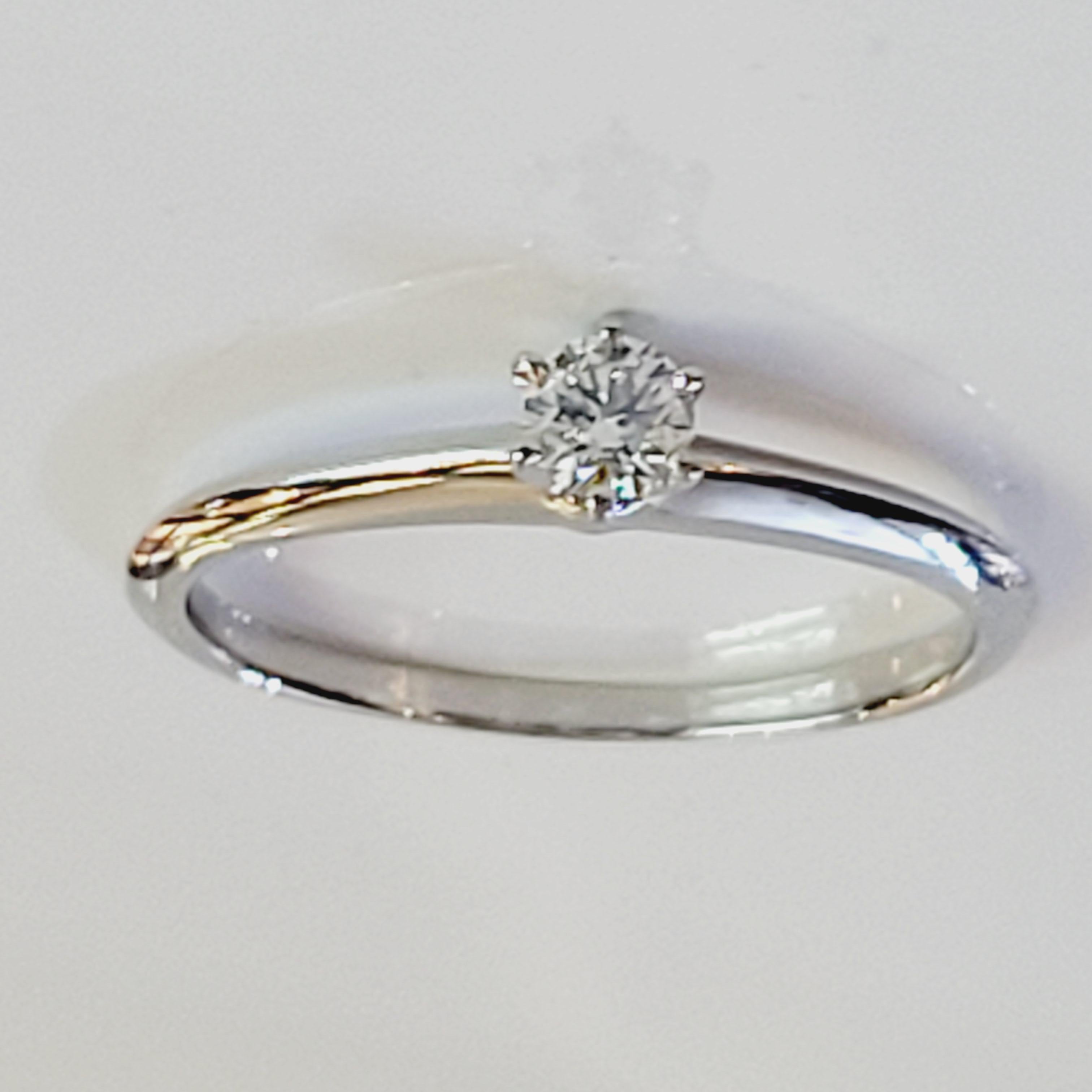 Tiffany & Co. Diamond Solitaire Engagement Ring Platinum .20ct H/Vs1 In Excellent Condition For Sale In New York, NY