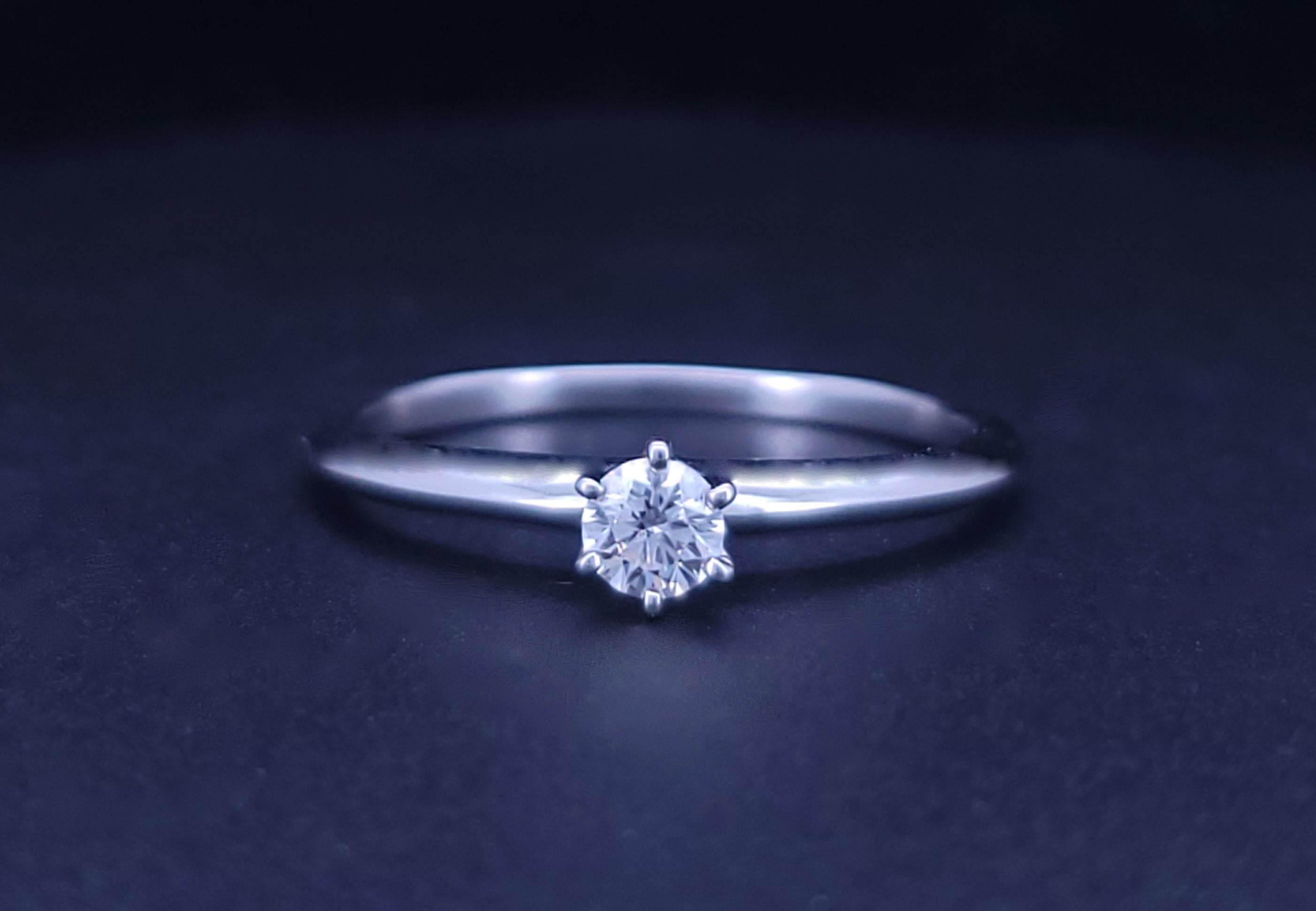 Tiffany & Co. Verlobungsring Platin mit Diamant Solitär .20ct H/Vs1 im Angebot 3