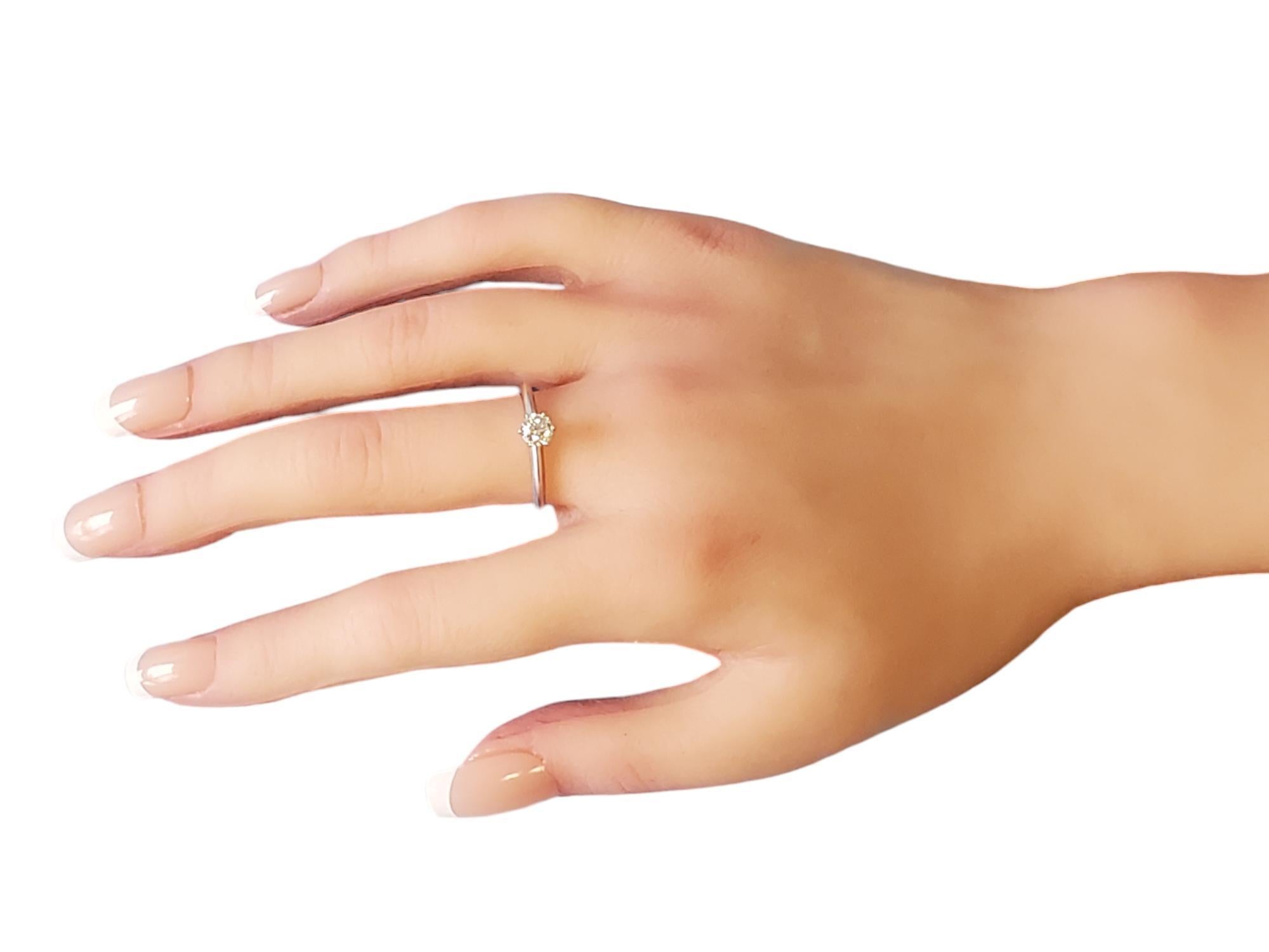 Tiffany & Co. Bague de fiançailles en platine avec solitaire en diamant .46ct VS1 Round en vente 1