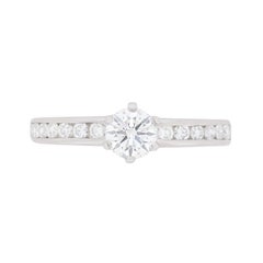 Tiffany & Co. Solitaire en diamant avec bague à épaules en diamant